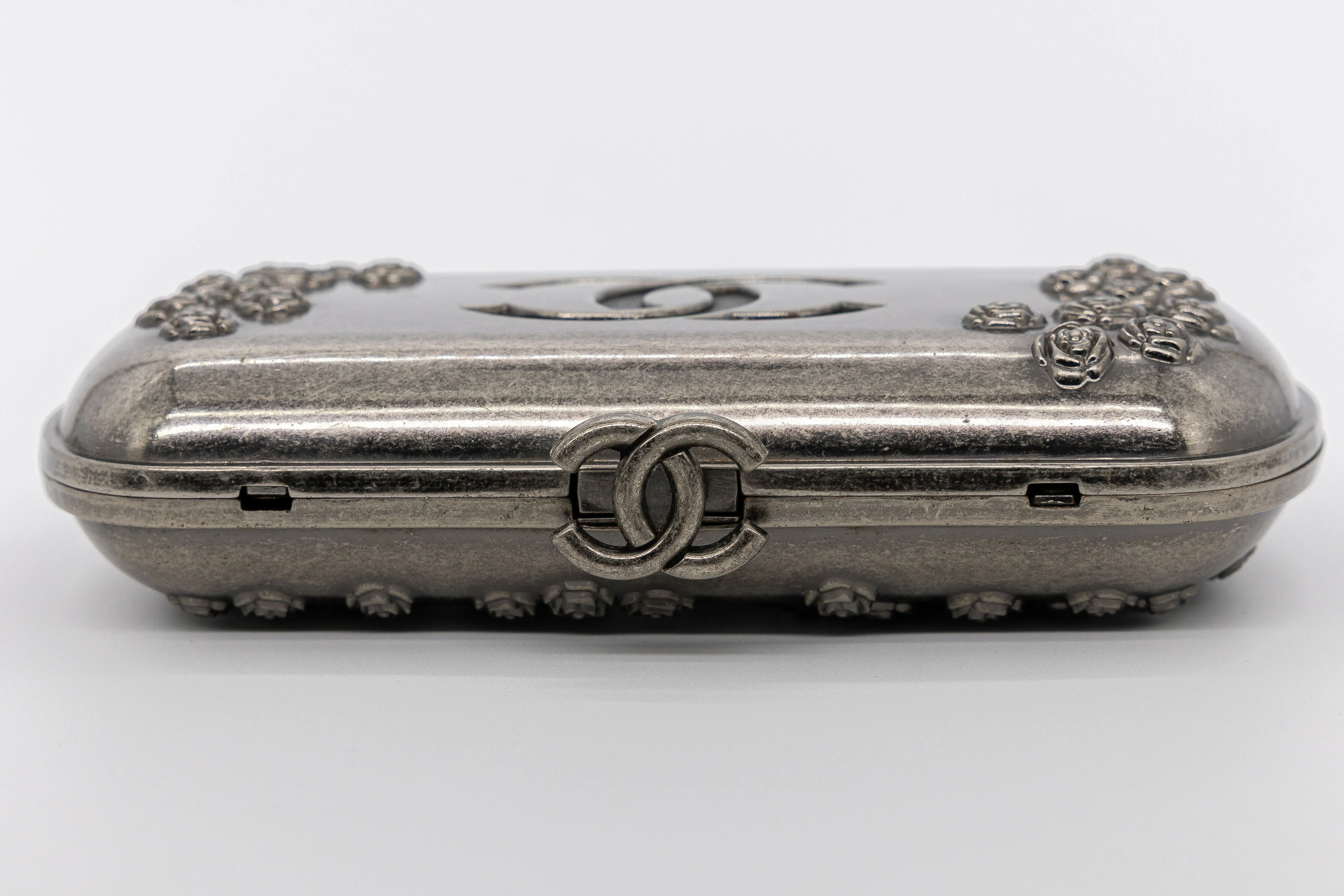 Chanel Vintage 2015 Spring/Summer Make Fashion Not War Minaudière - Image 12