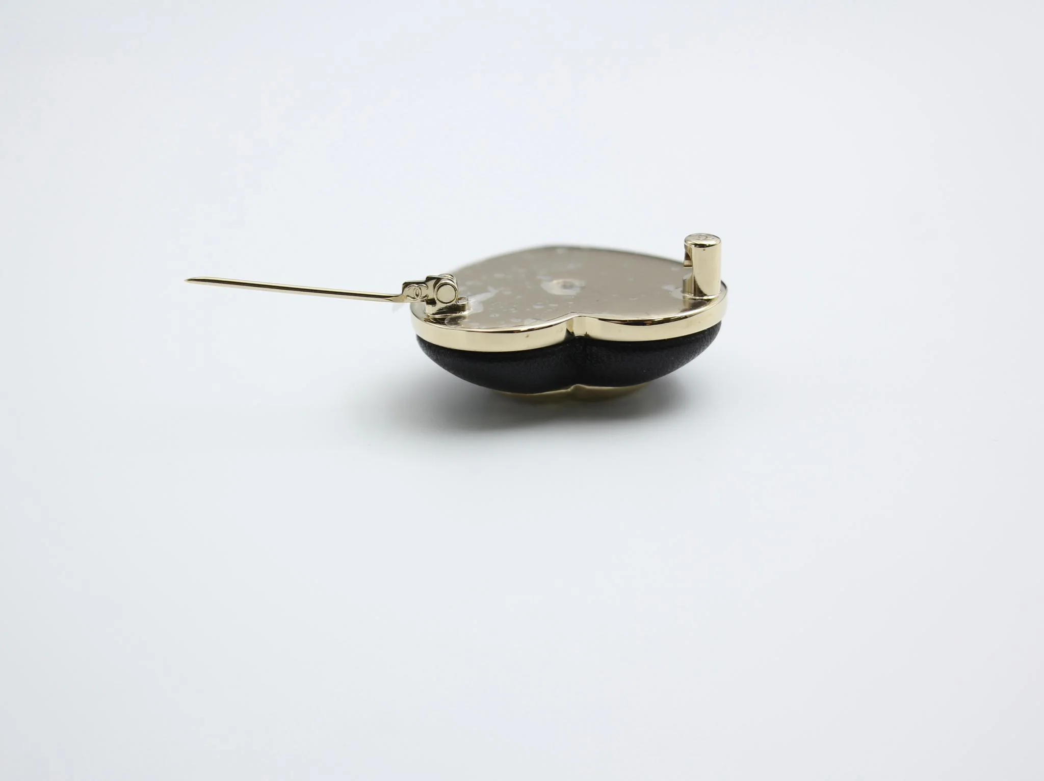 Chanel Vintage 22K Light Gold Metal And Black Leather Heart Brooch - Image 10