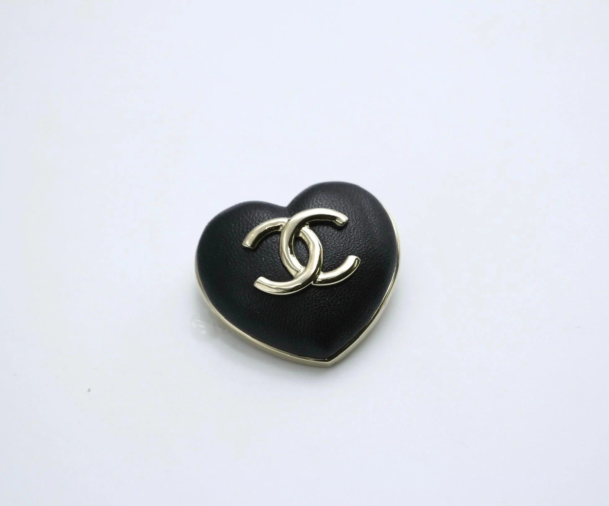 Chanel Vintage 22K Light Gold Metal And Black Leather Heart Brooch - Image 2
