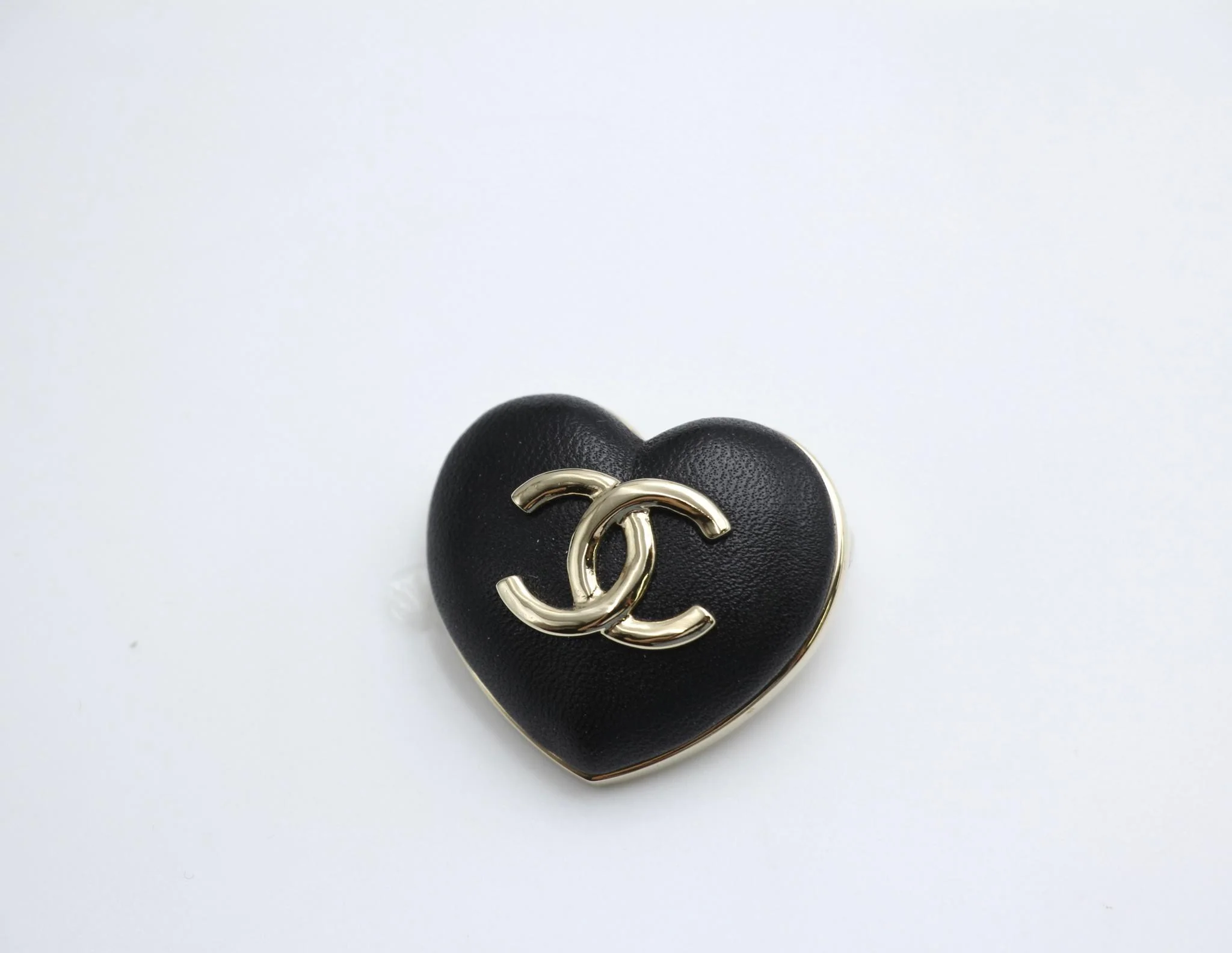 Chanel Vintage 22K Light Gold Metal And Black Leather Heart Brooch - Image 3