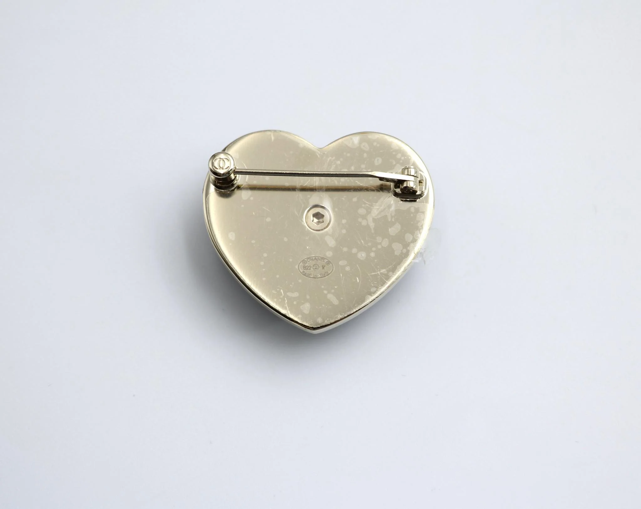 Chanel Vintage 22K Light Gold Metal And Black Leather Heart Brooch - Image 7