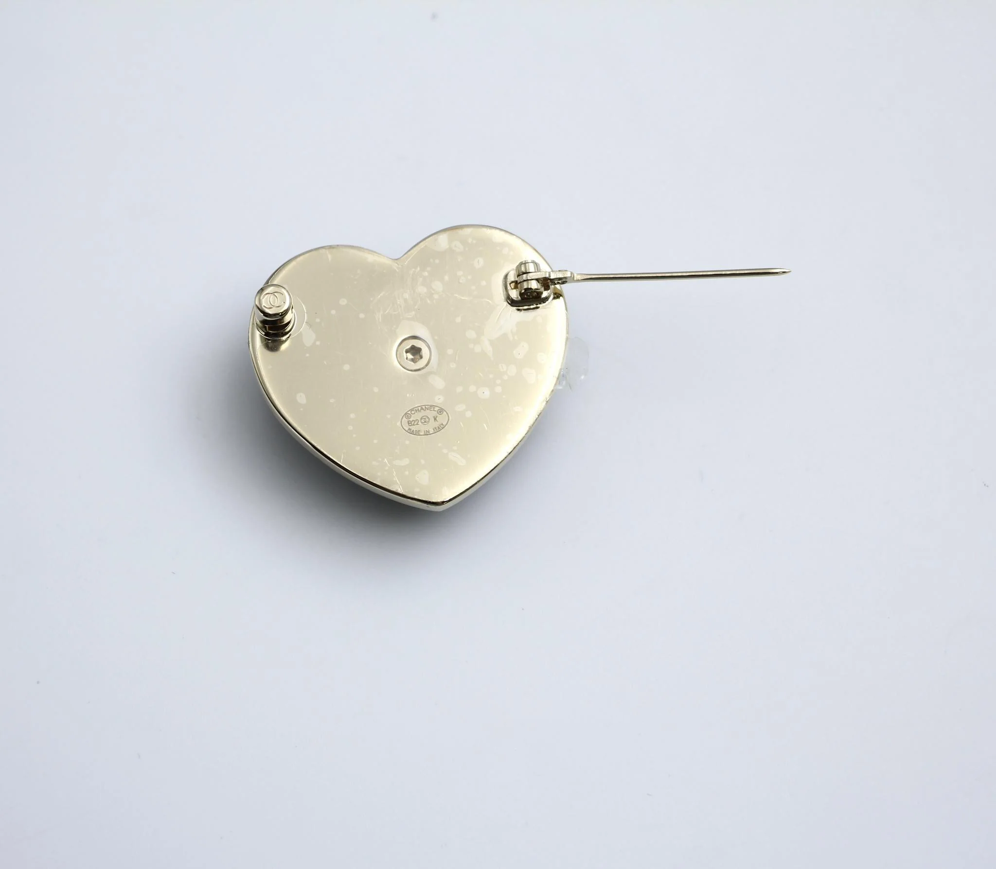 Chanel Vintage 22K Light Gold Metal And Black Leather Heart Brooch - Image 8
