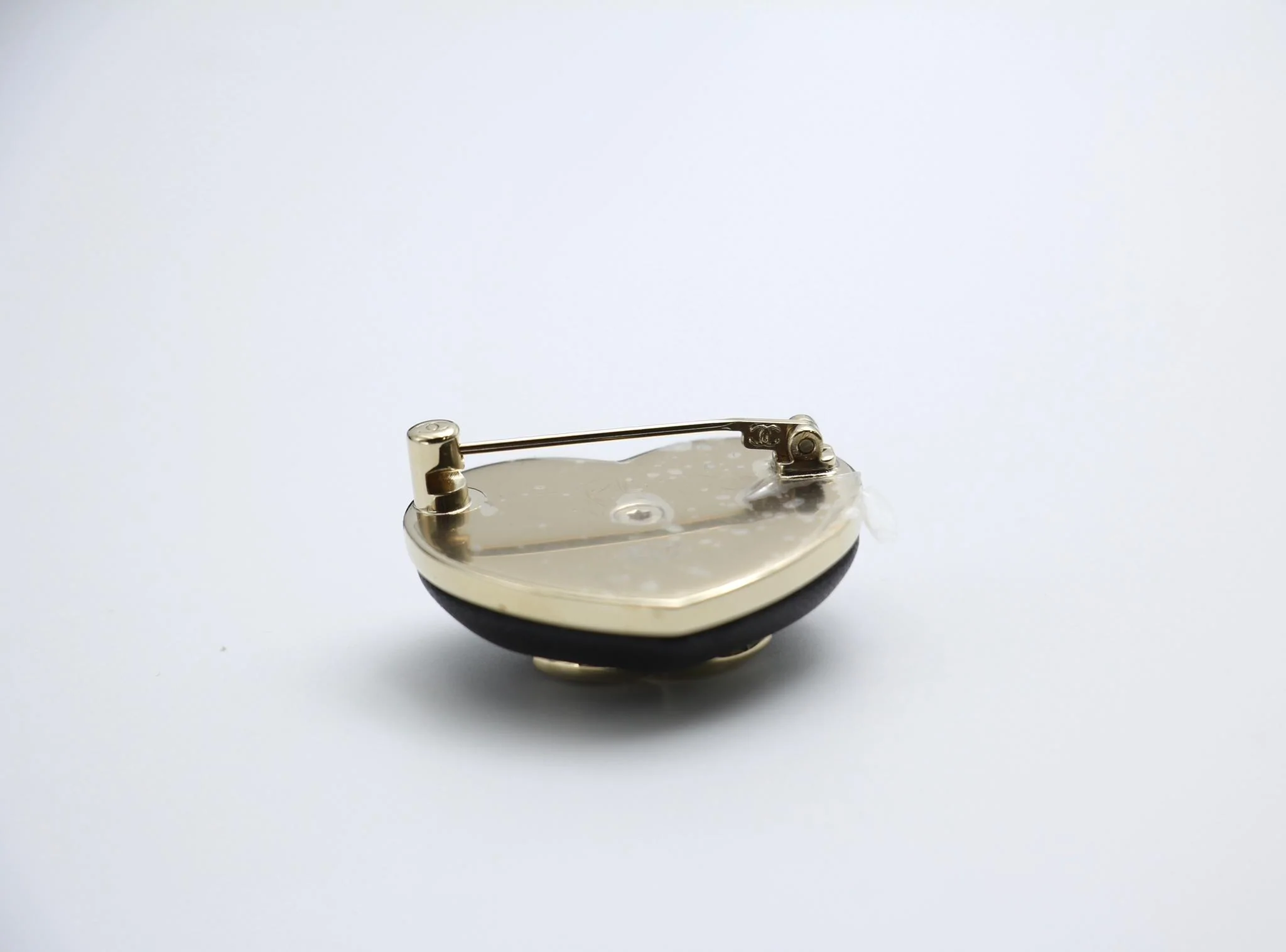 Chanel Vintage 22K Light Gold Metal And Black Leather Heart Brooch - Image 9