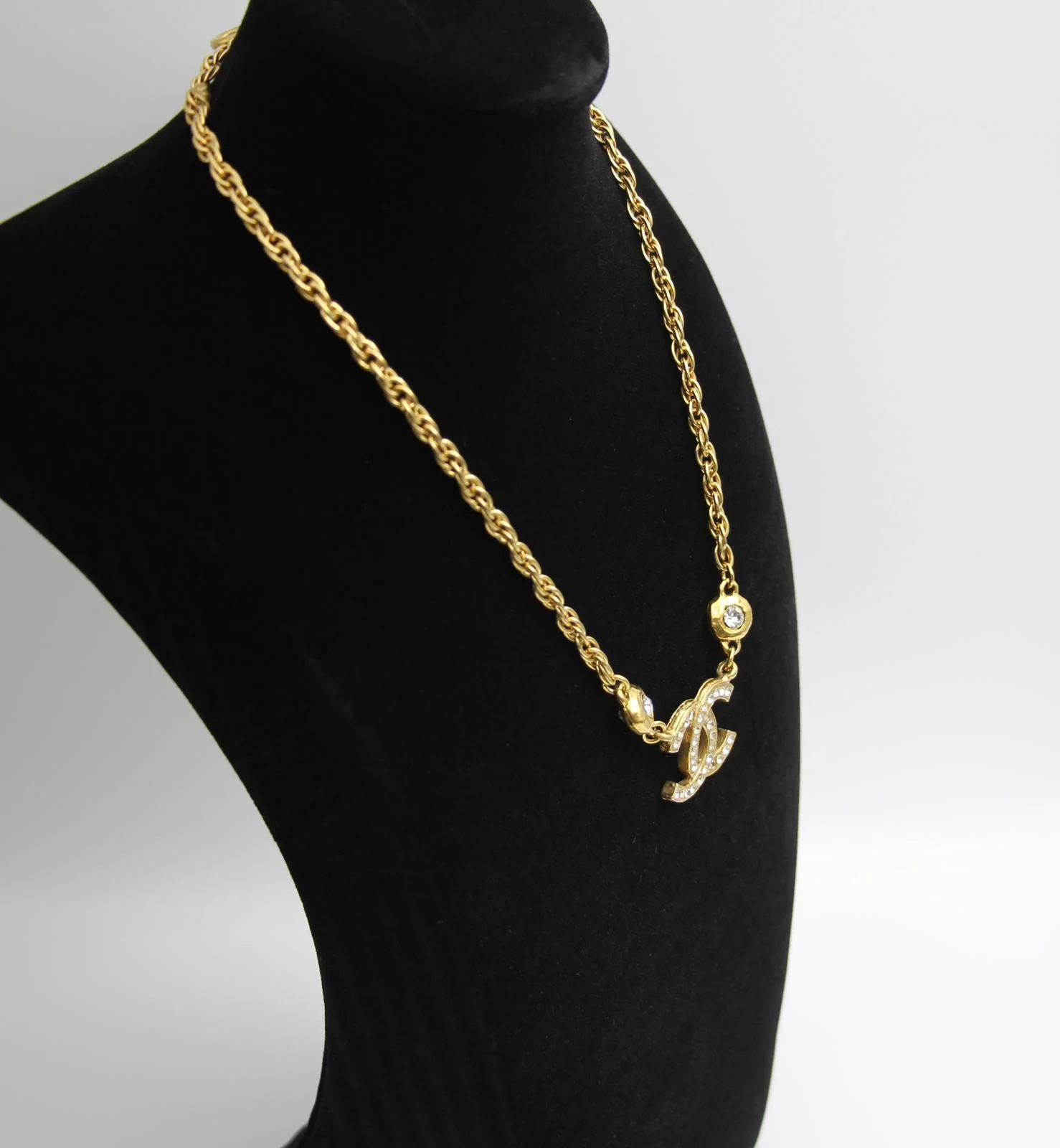 Chanel Vintage 71 1980S Two Rhinestone Double-Sided Rhinestone Double C Necklace - Image 3