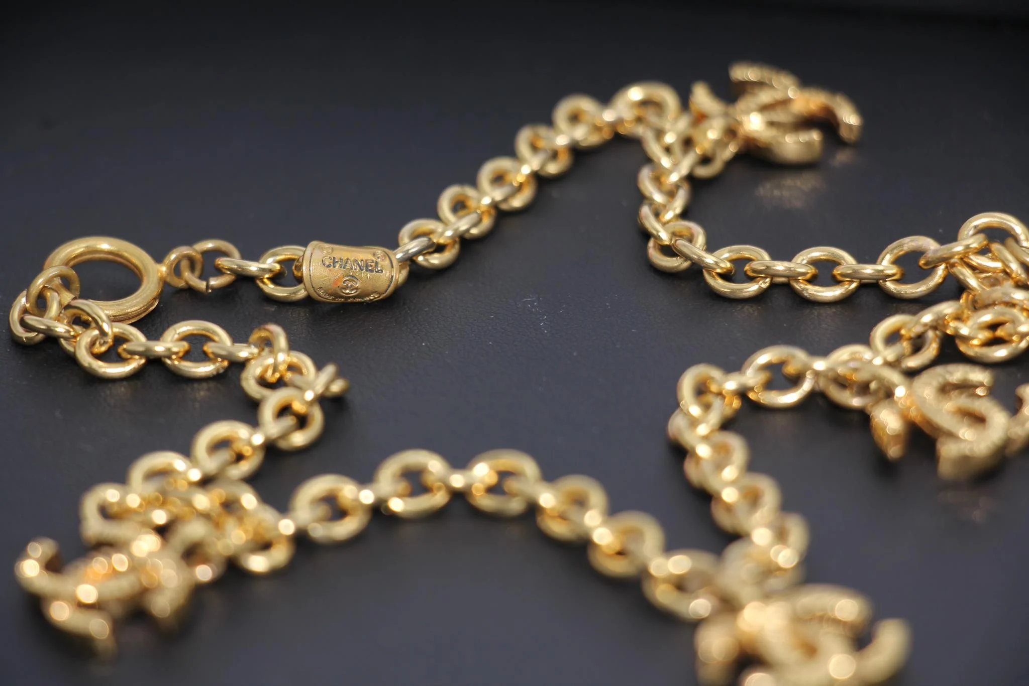 Chanel Vintage 71 80 Gold Plated Five Cc Necklace - Image 5