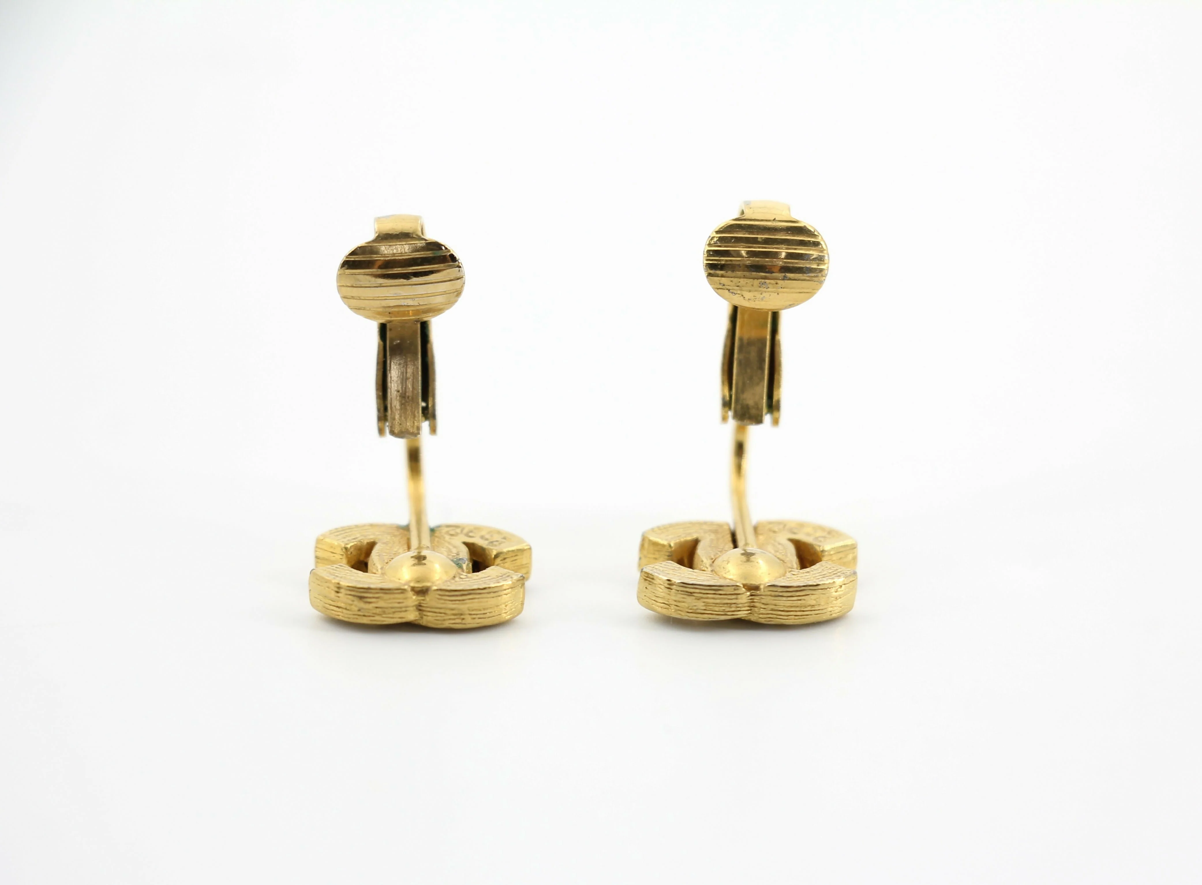 Chanel Vintage 71-80 Rhinestone & Gold-Plated Large CC Clip-on Earrings - Image 4
