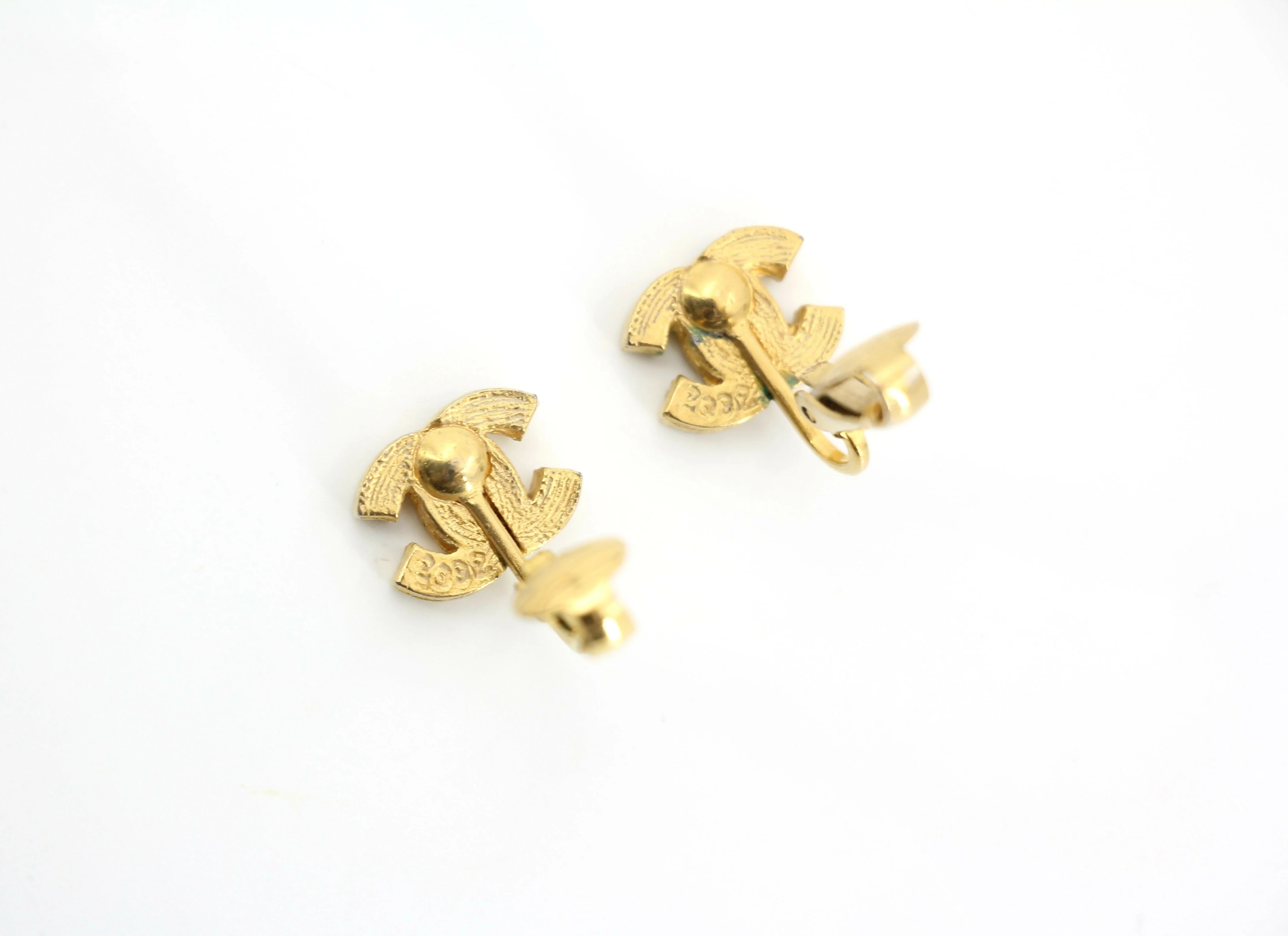 Chanel Vintage 71-80 Rhinestone & Gold-Plated Large CC Clip-on Earrings - Image 6