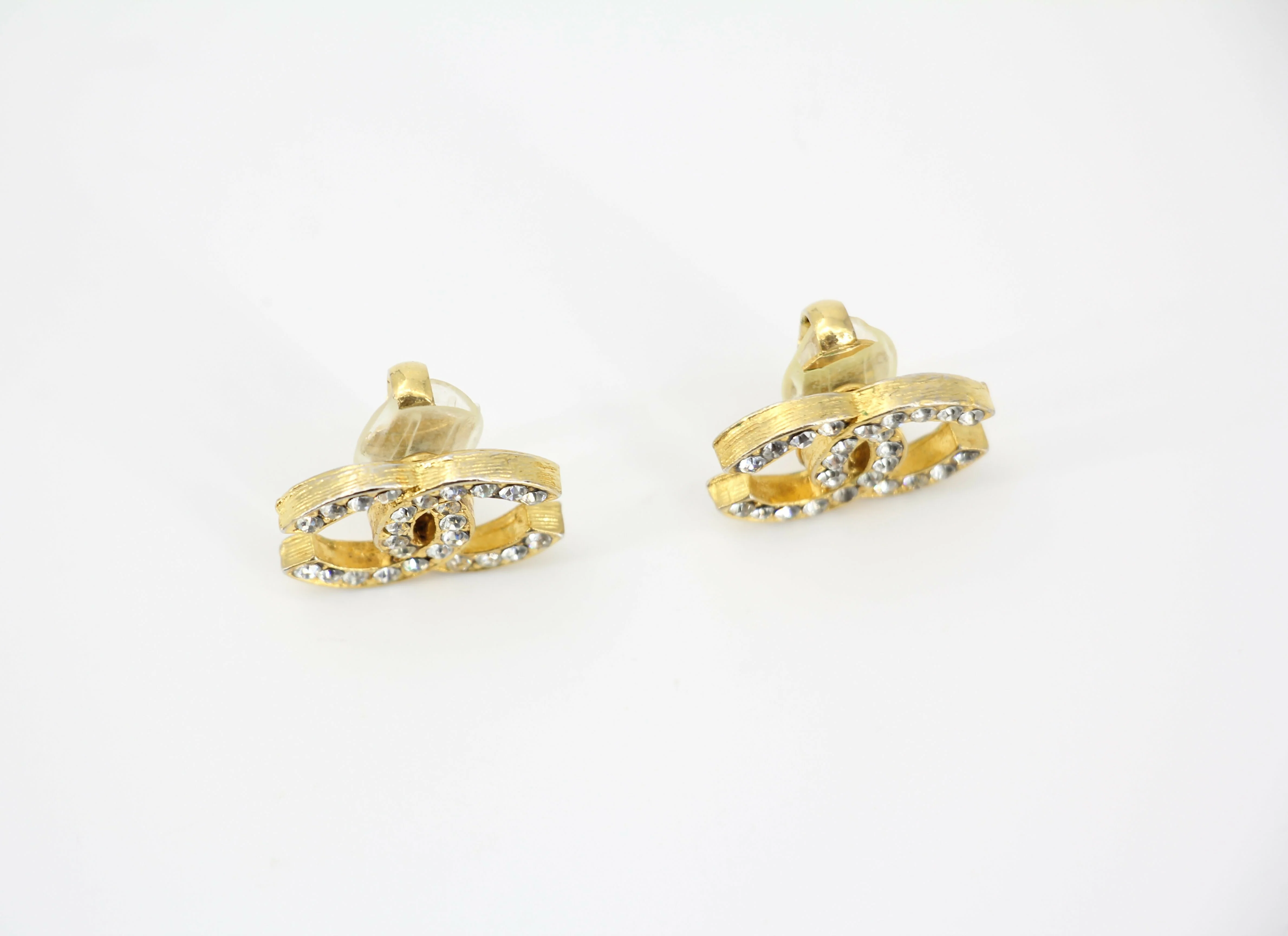 Chanel Vintage 71-80 Rhinestone & Gold-Plated Large CC Clip-on Earrings - Image 4