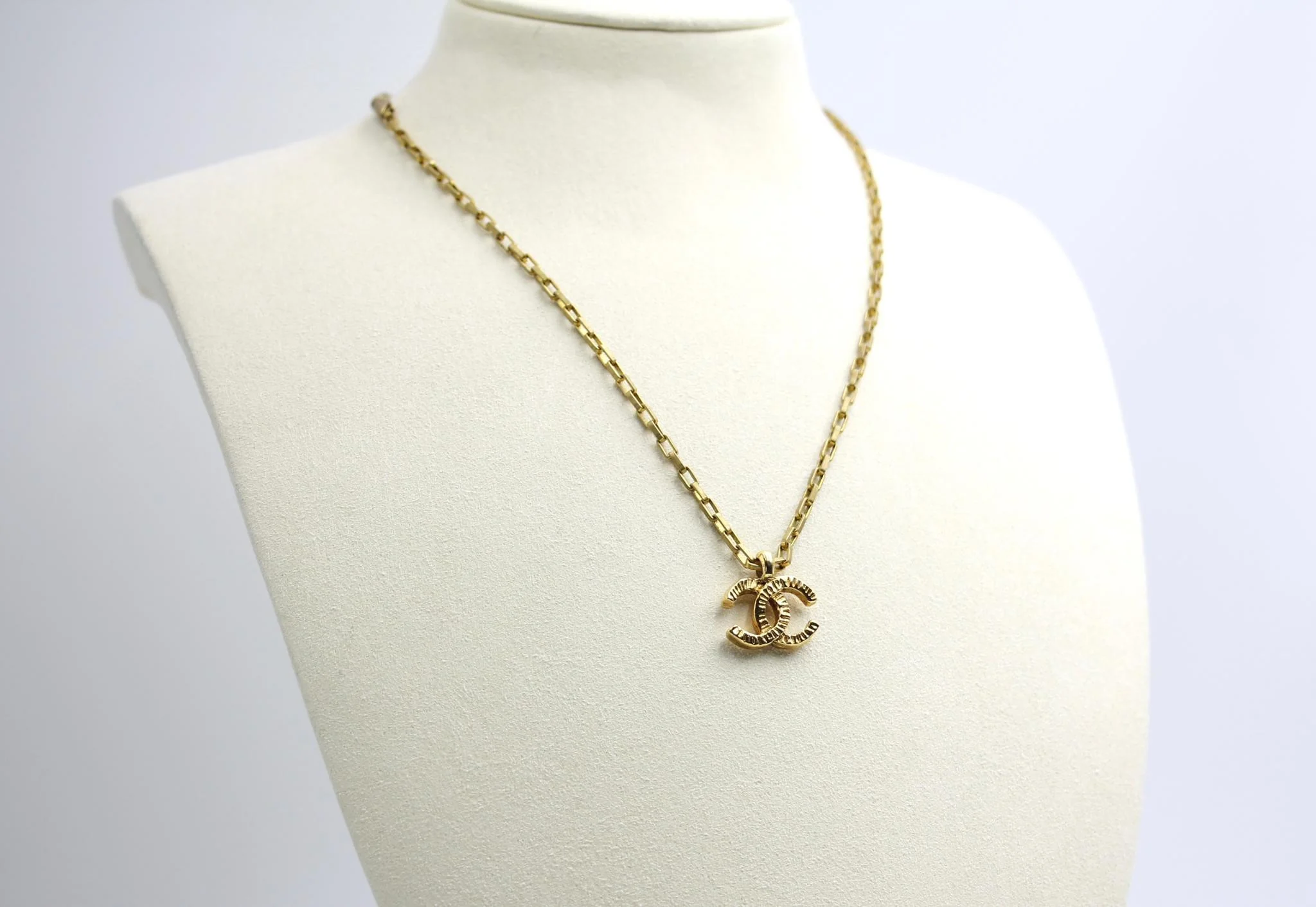 Chanel Vintage 71 80 Years Gold Plated Straight Stripe Chain Necklace - Image 3