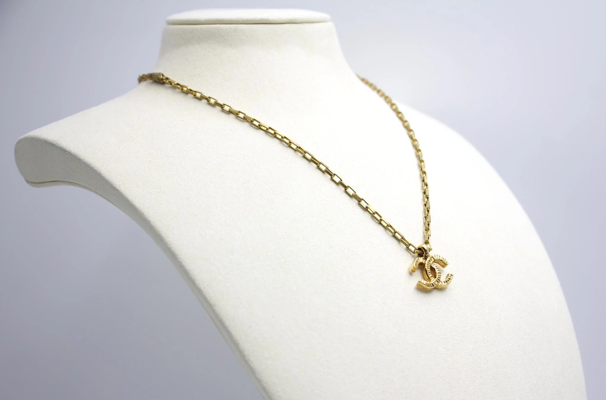 Chanel Vintage 71 80 Years Gold Plated Straight Stripe Chain Necklace - Image 4