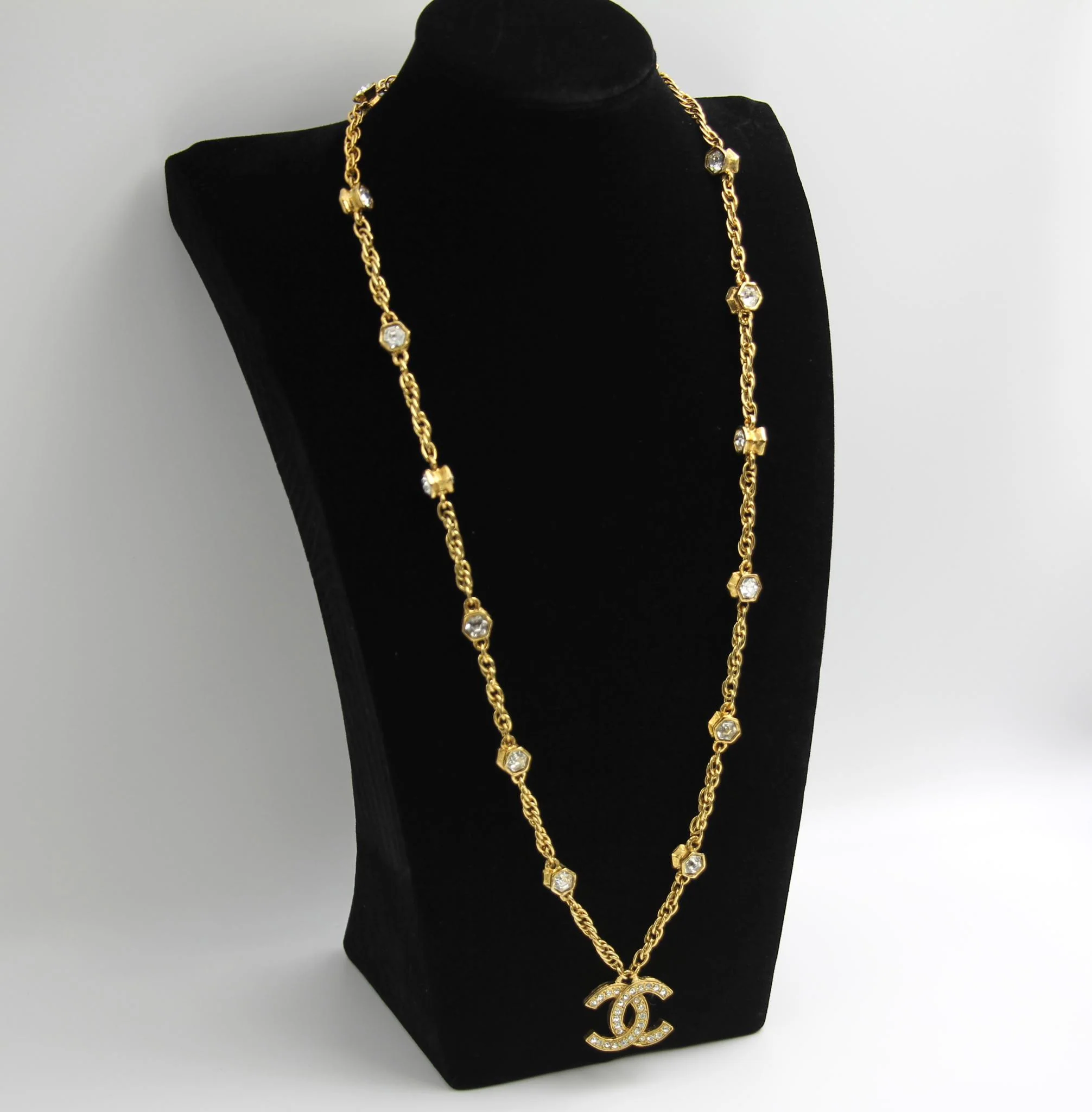 Chanel Vintage 71 80 Years Multi-Grain Rhinestone Double-Sided Rhinestone Double C Long Necklace - Image 2