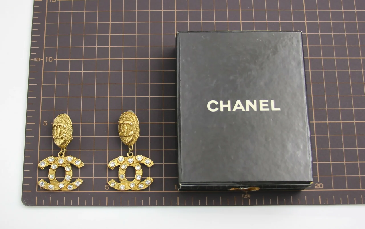 Chanel Vintage 71-80s Rhinestone & Gold-plated Round Relief Dangle Clip-on Earrings - Image 10