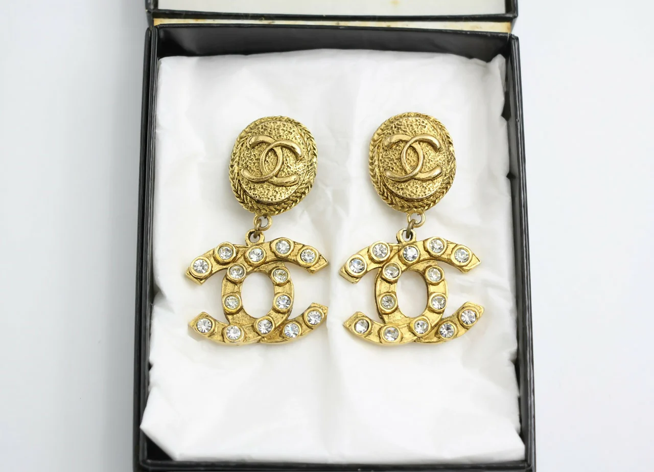 Chanel Vintage 71-80s Rhinestone & Gold-plated Round Relief Dangle Clip-on Earrings - Image 3