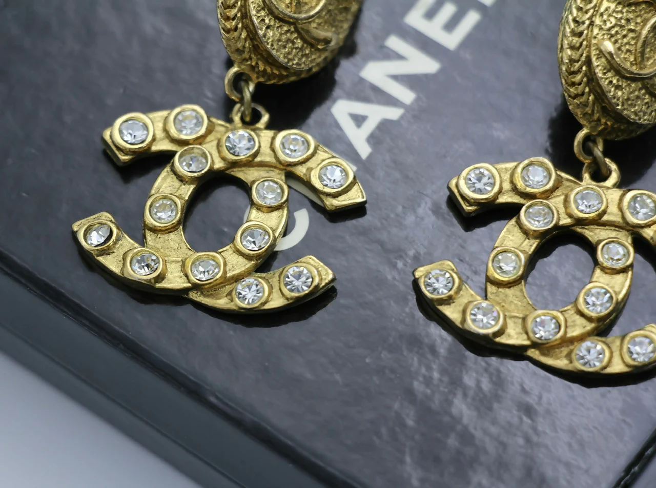Chanel Vintage 71-80s Rhinestone & Gold-plated Round Relief Dangle Clip-on Earrings - Image 5