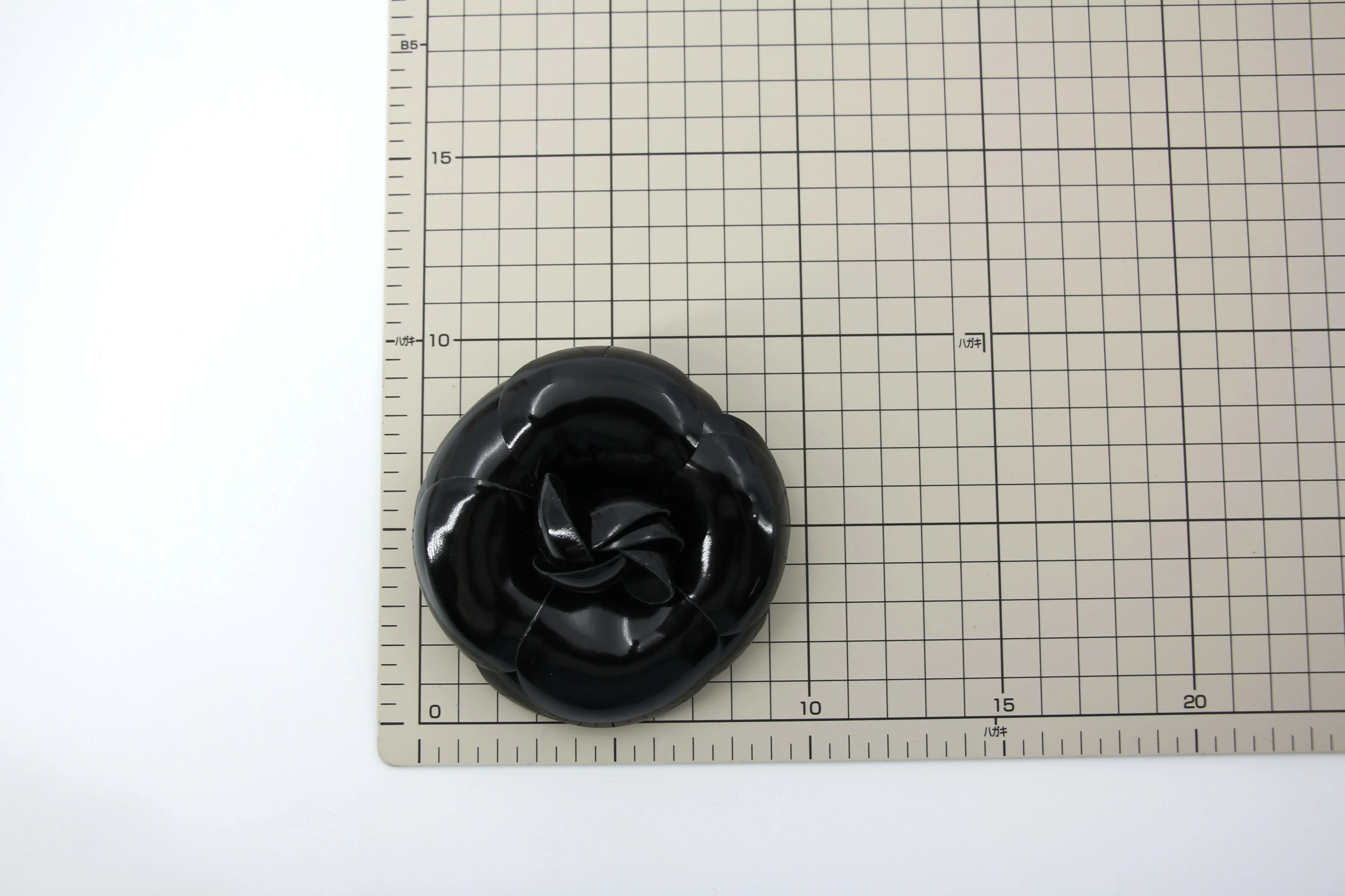 Chanel Vintage 81-85 Patent Leather Black Large Camellia Brooch - Image 10
