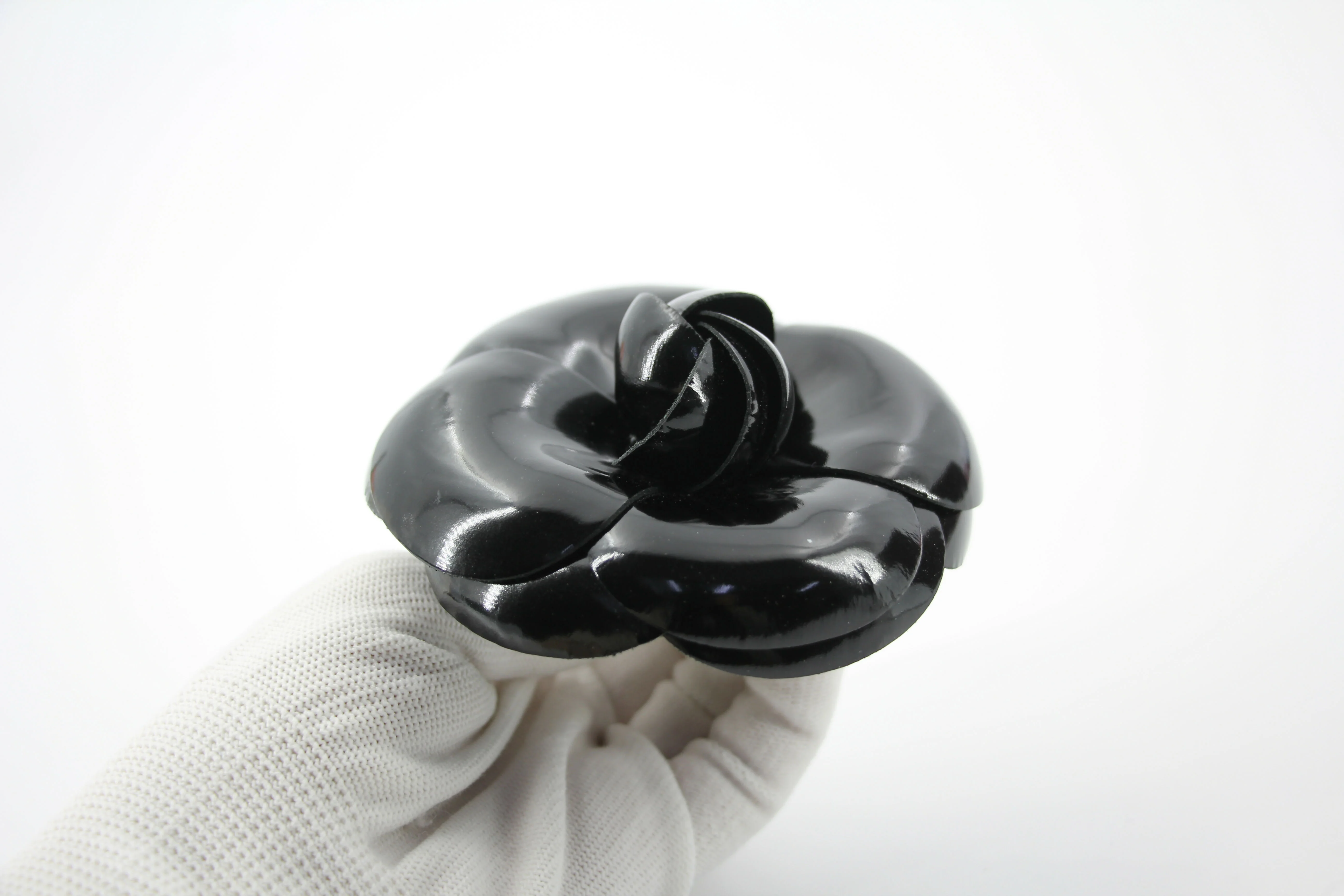 Chanel Vintage 81-85 Patent Leather Black Large Camellia Brooch - Image 6