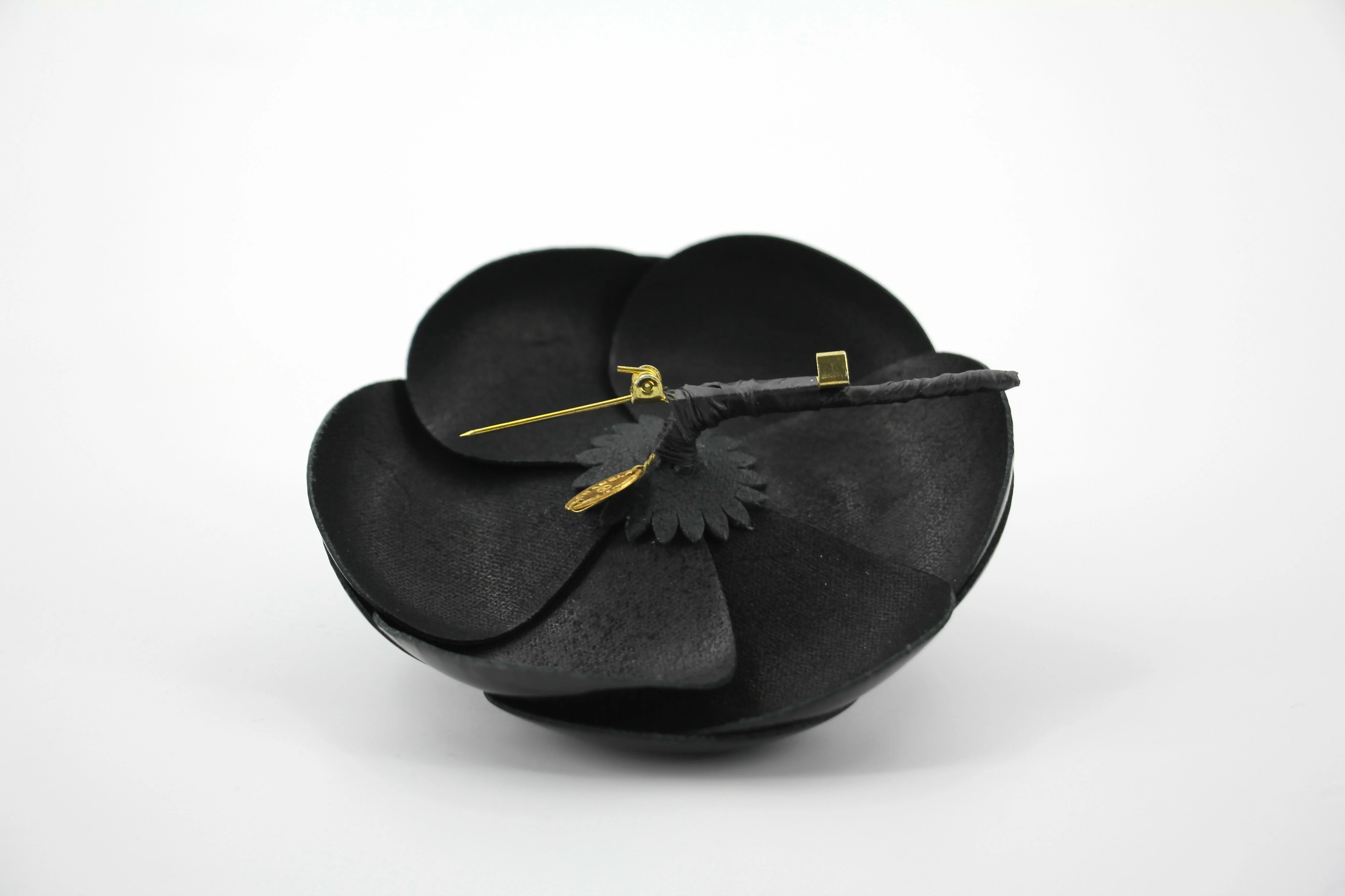 Chanel Vintage 81-85 Patent Leather Black Large Camellia Brooch - Image 8
