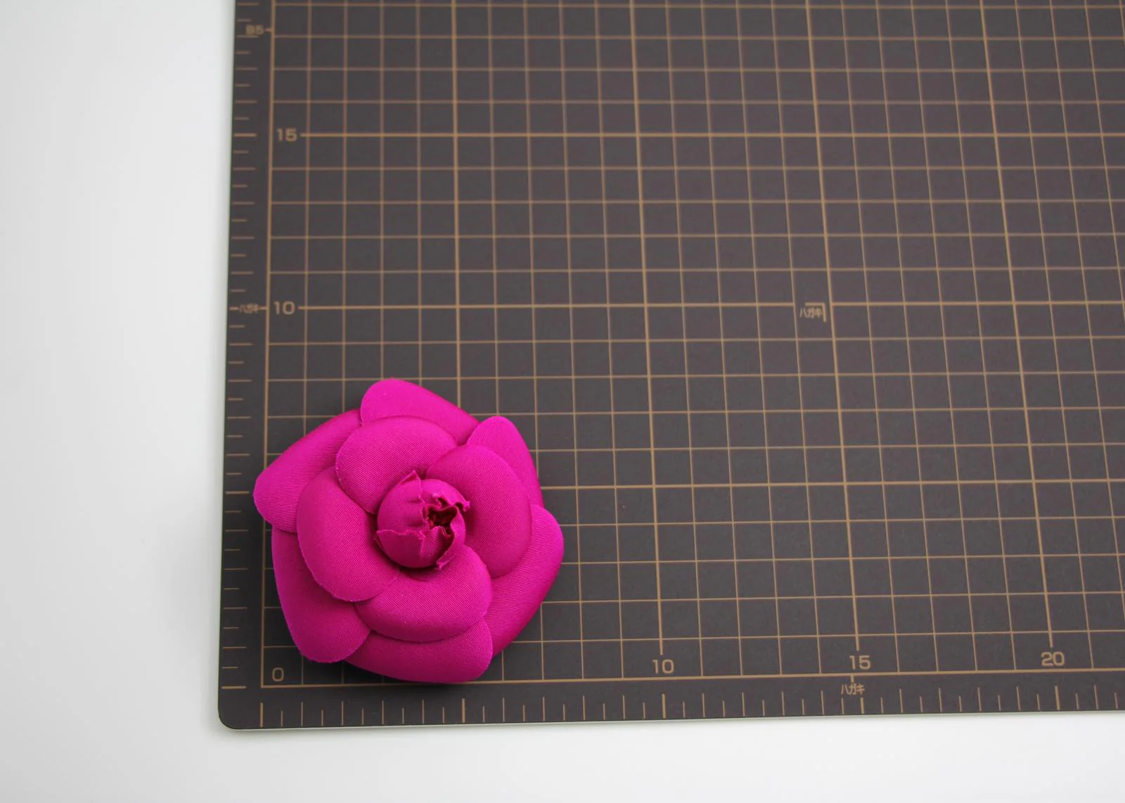 Chanel Vintage 81 85 Silk Red Camellia Brooch - Image 9