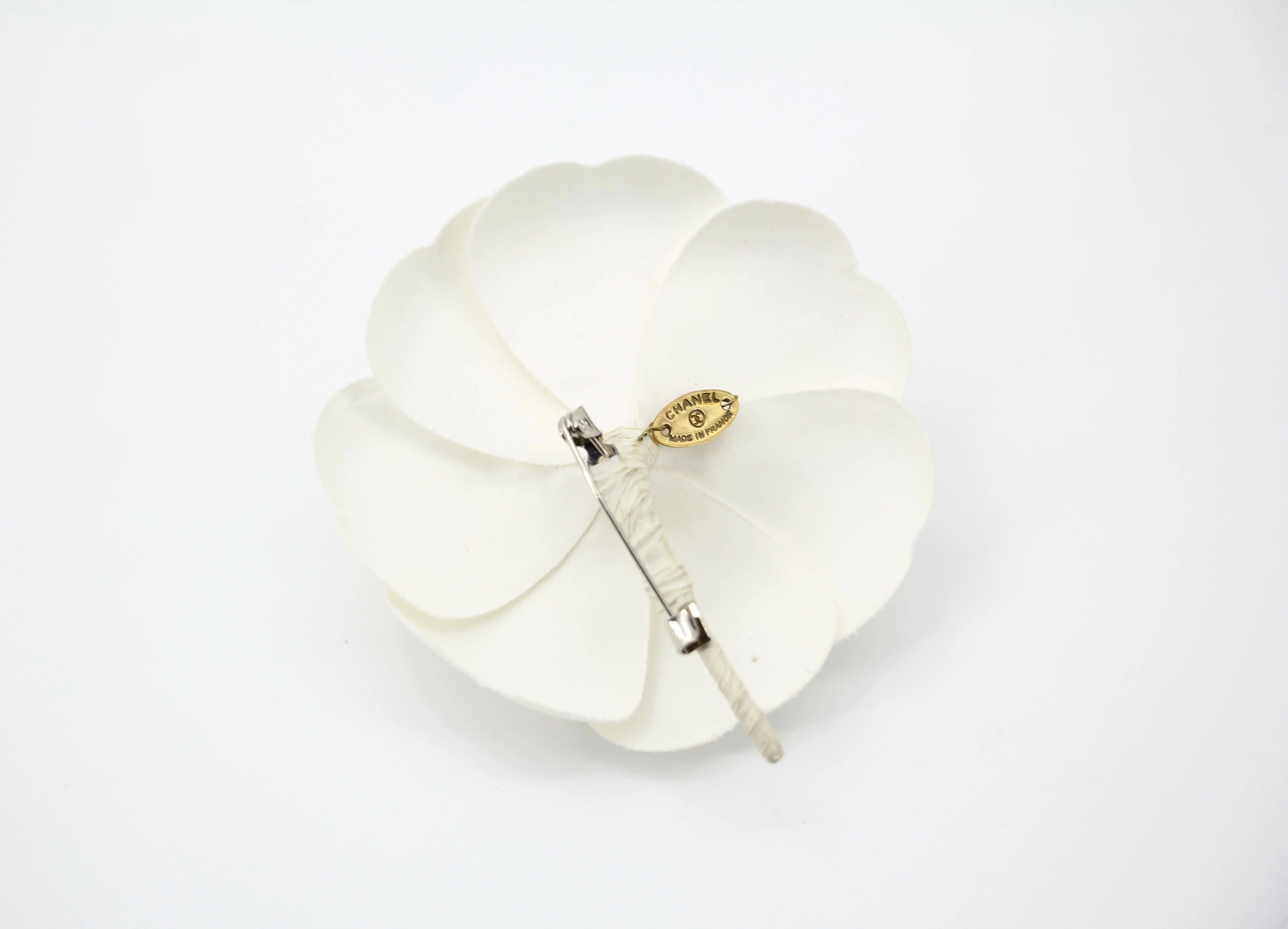Chanel Vintage 81-85 Silk White Camellia Brooch - Image 2