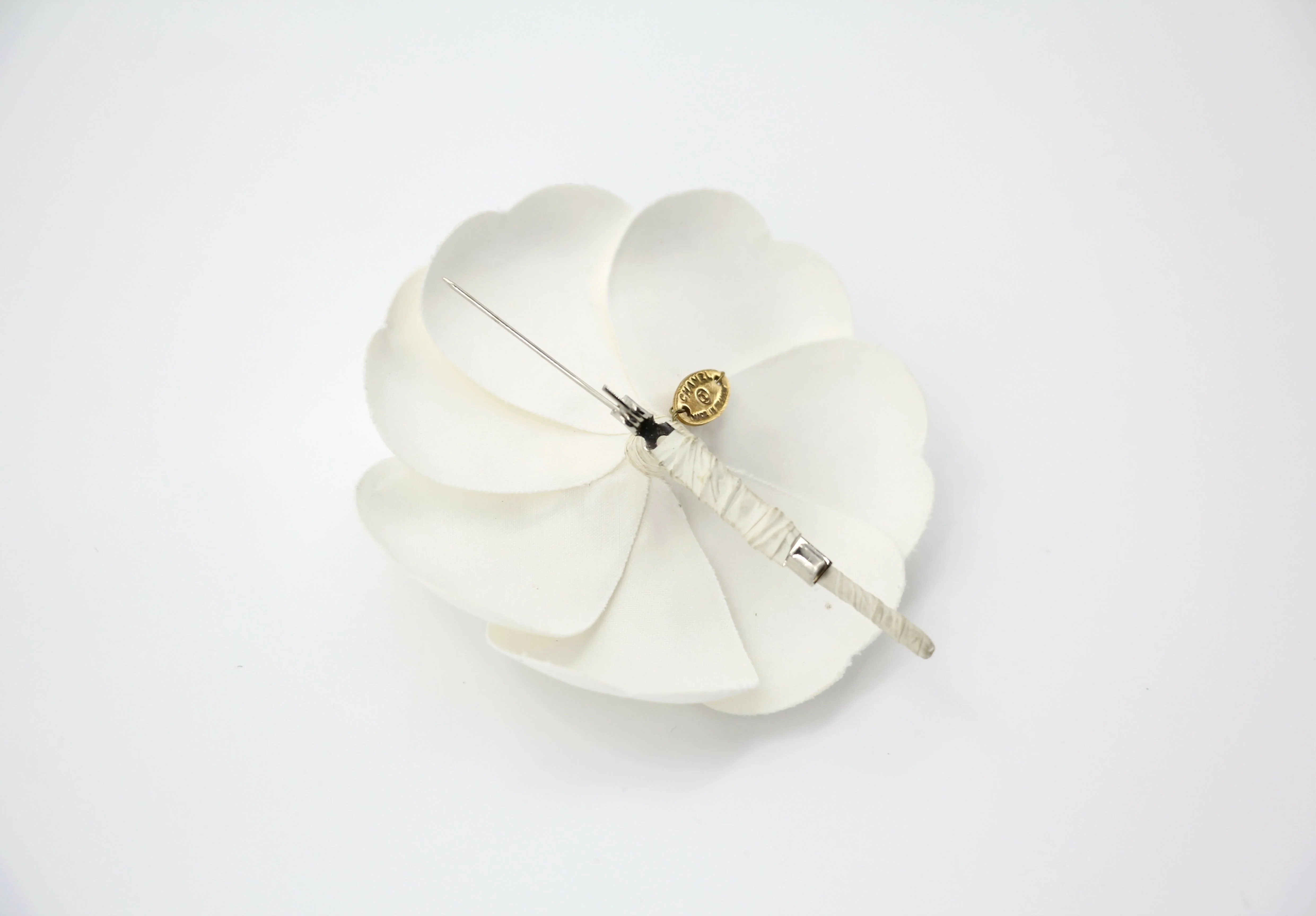 Chanel Vintage 81-85 Silk White Camellia Brooch - Image 3