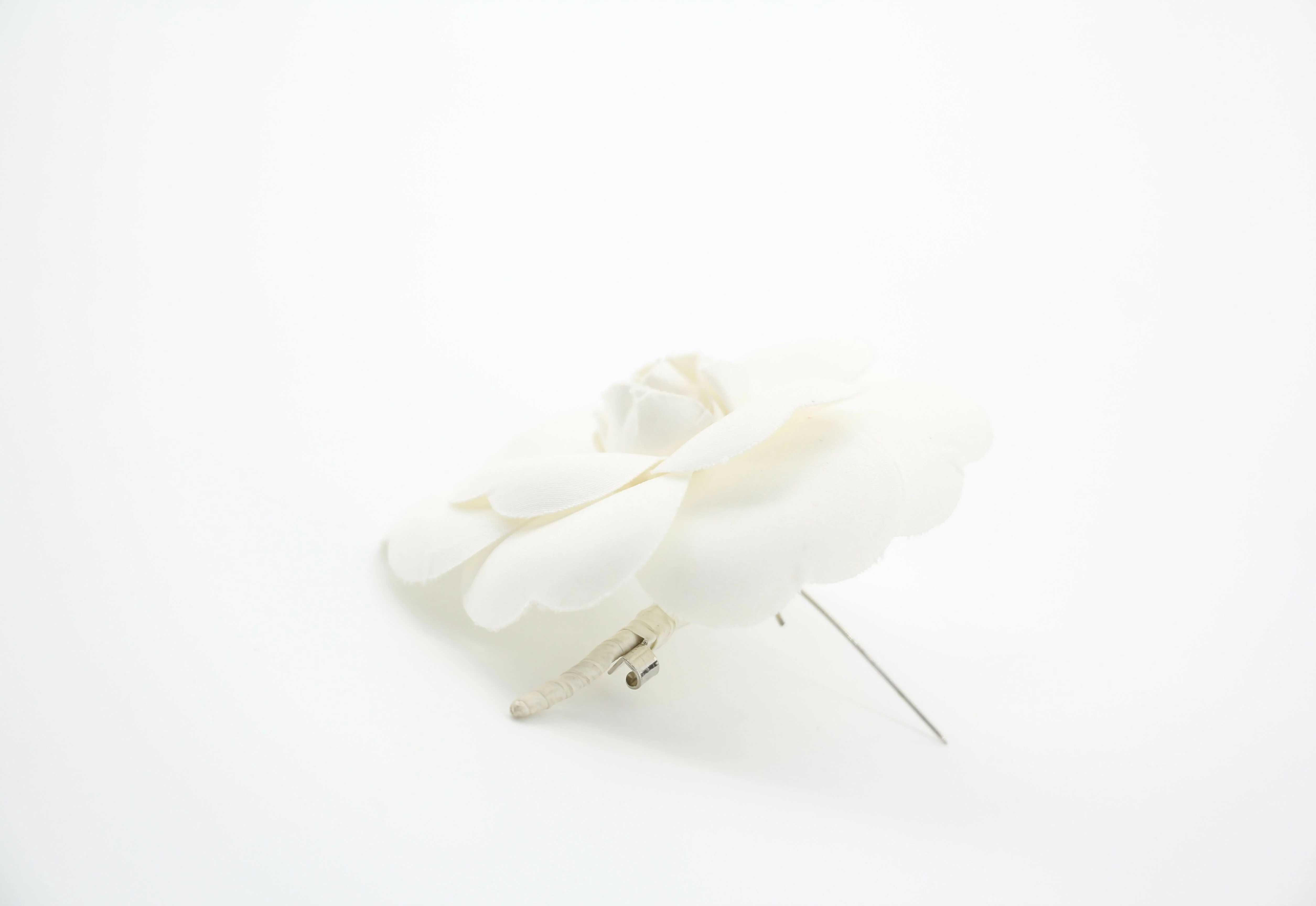 Chanel Vintage 81-85 Silk White Camellia Brooch - Image 4