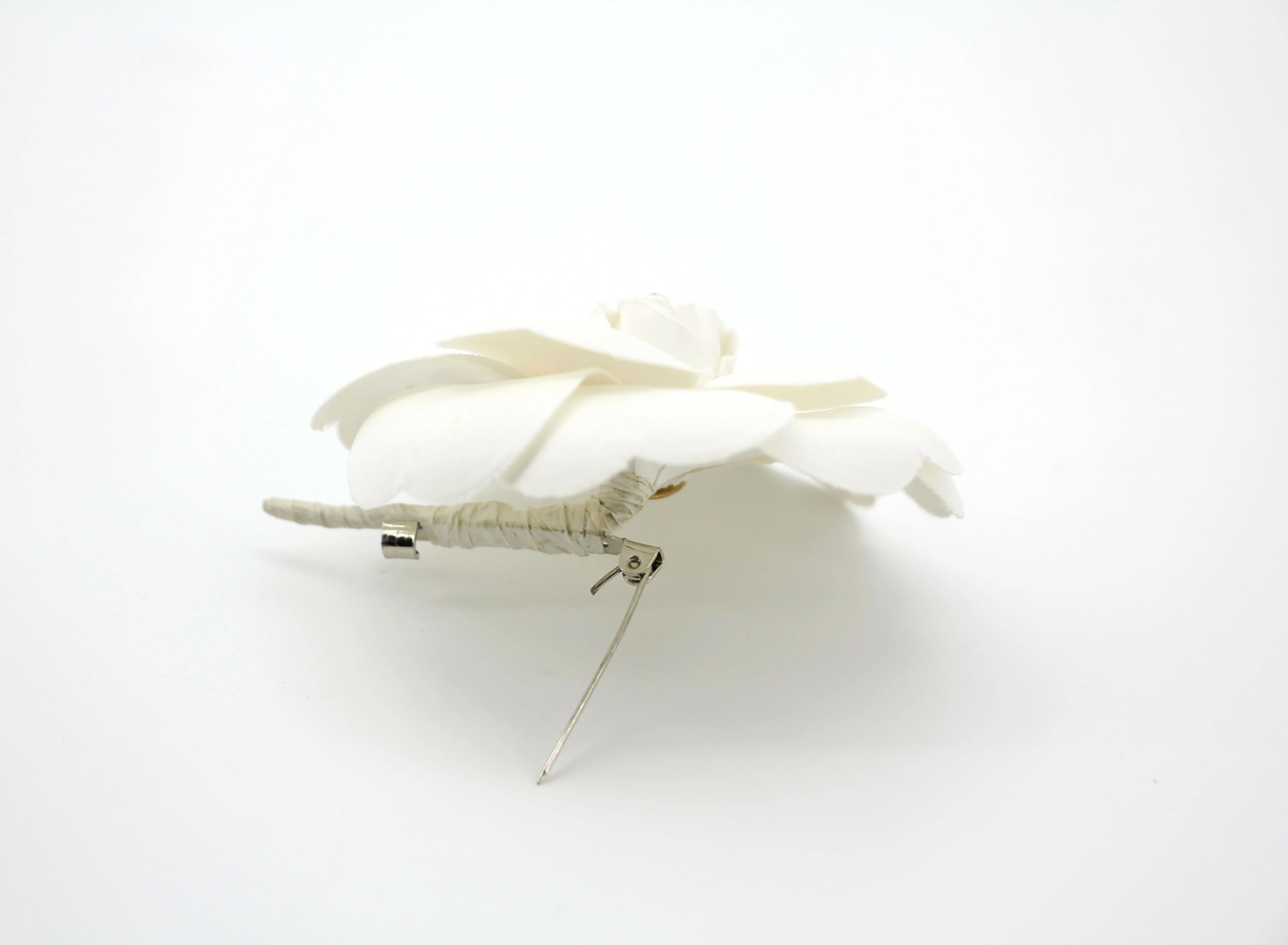 Chanel Vintage 81-85 Silk White Camellia Brooch - Image 6