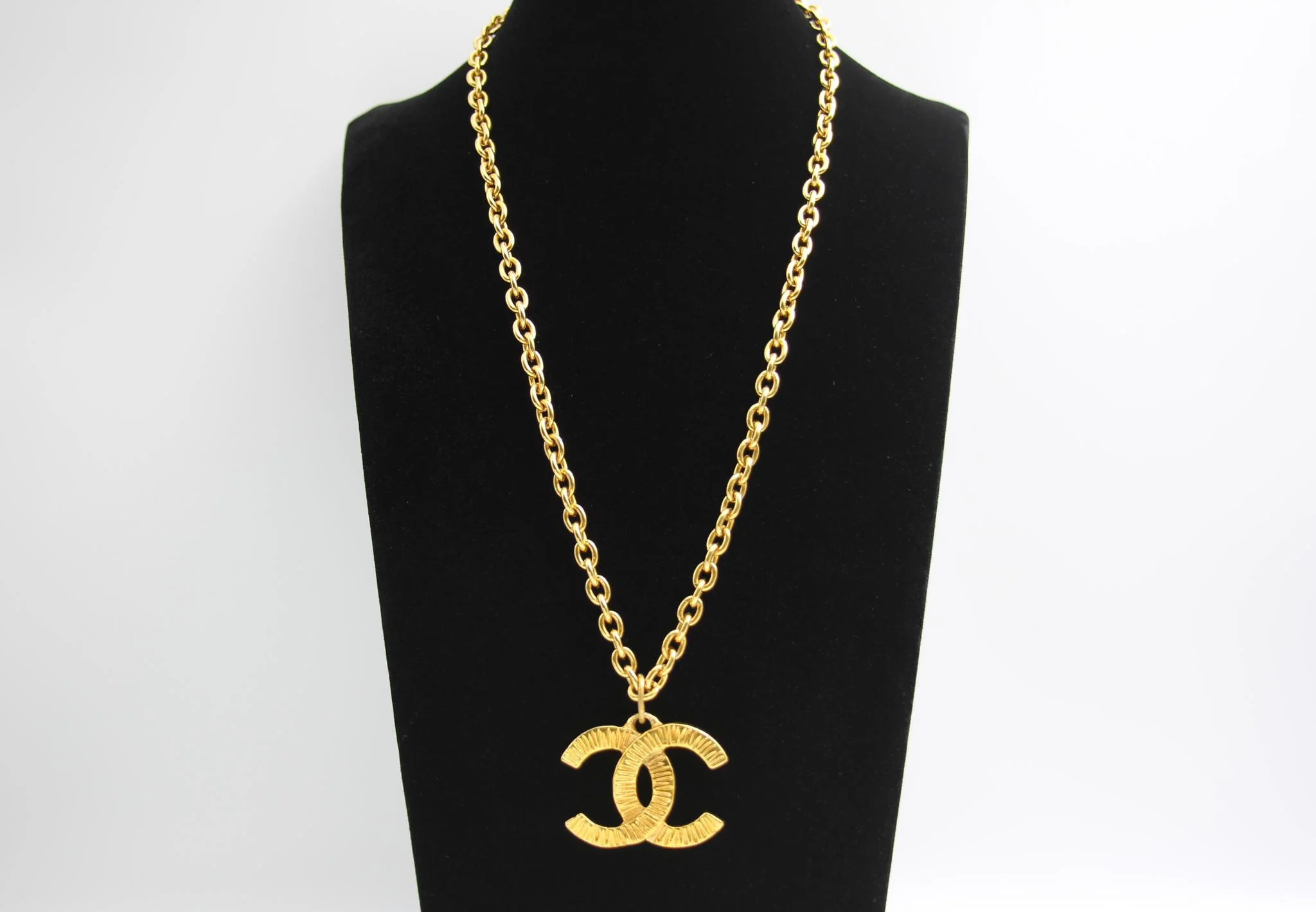 Chanel Vintage 81 85 Year Gold Plated Brushed Line Long Necklace