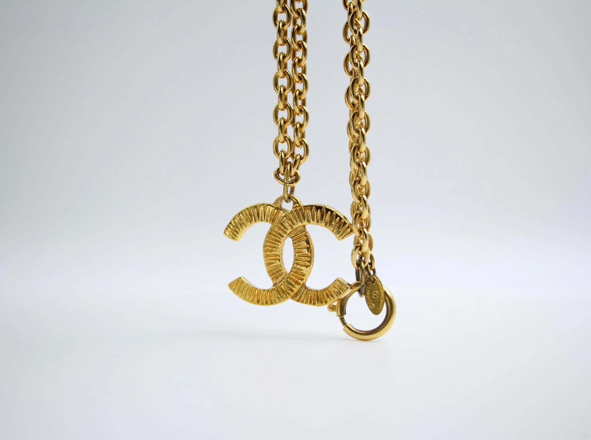 Chanel Vintage 81 85 Year Gold Plated Brushed Line Long Necklace - Image 10