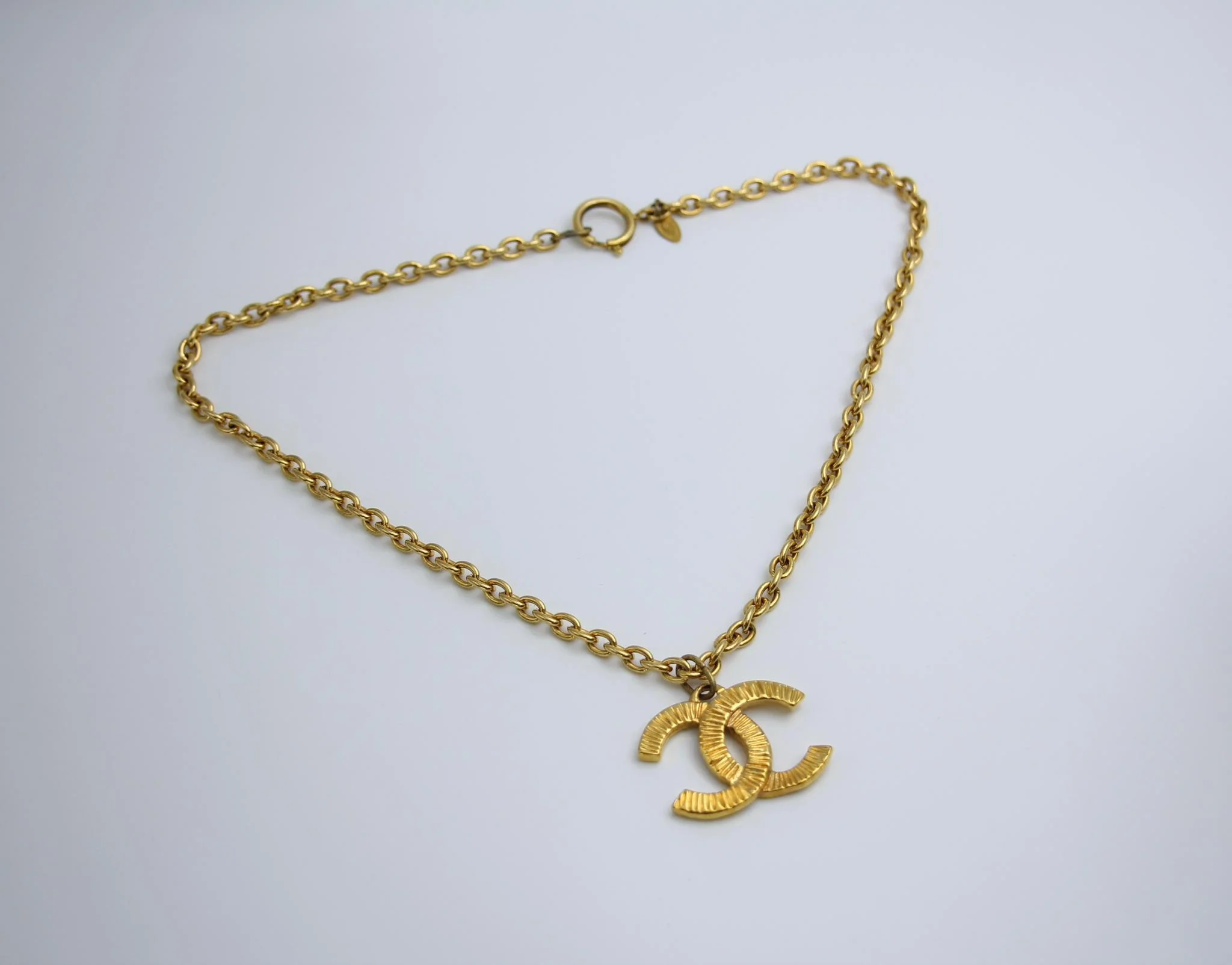 Chanel Vintage 81 85 Year Gold Plated Brushed Line Long Necklace - Image 8
