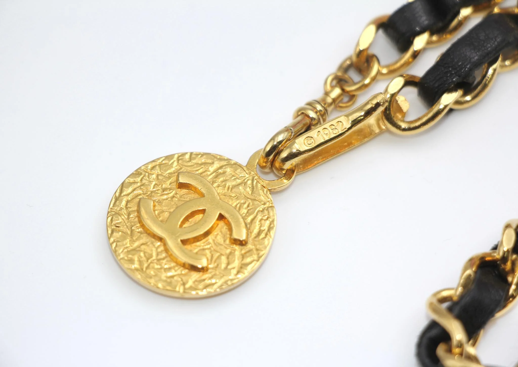 Chanel Vintage 82 Gold Plated Leather Gold Coin Chain Waist Chain - Image 5