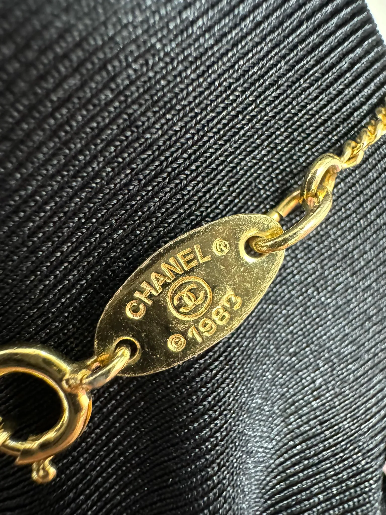 Chanel Vintage 83 Years Rhinestone Gold Plated Thin Cc Necklace - Image 10