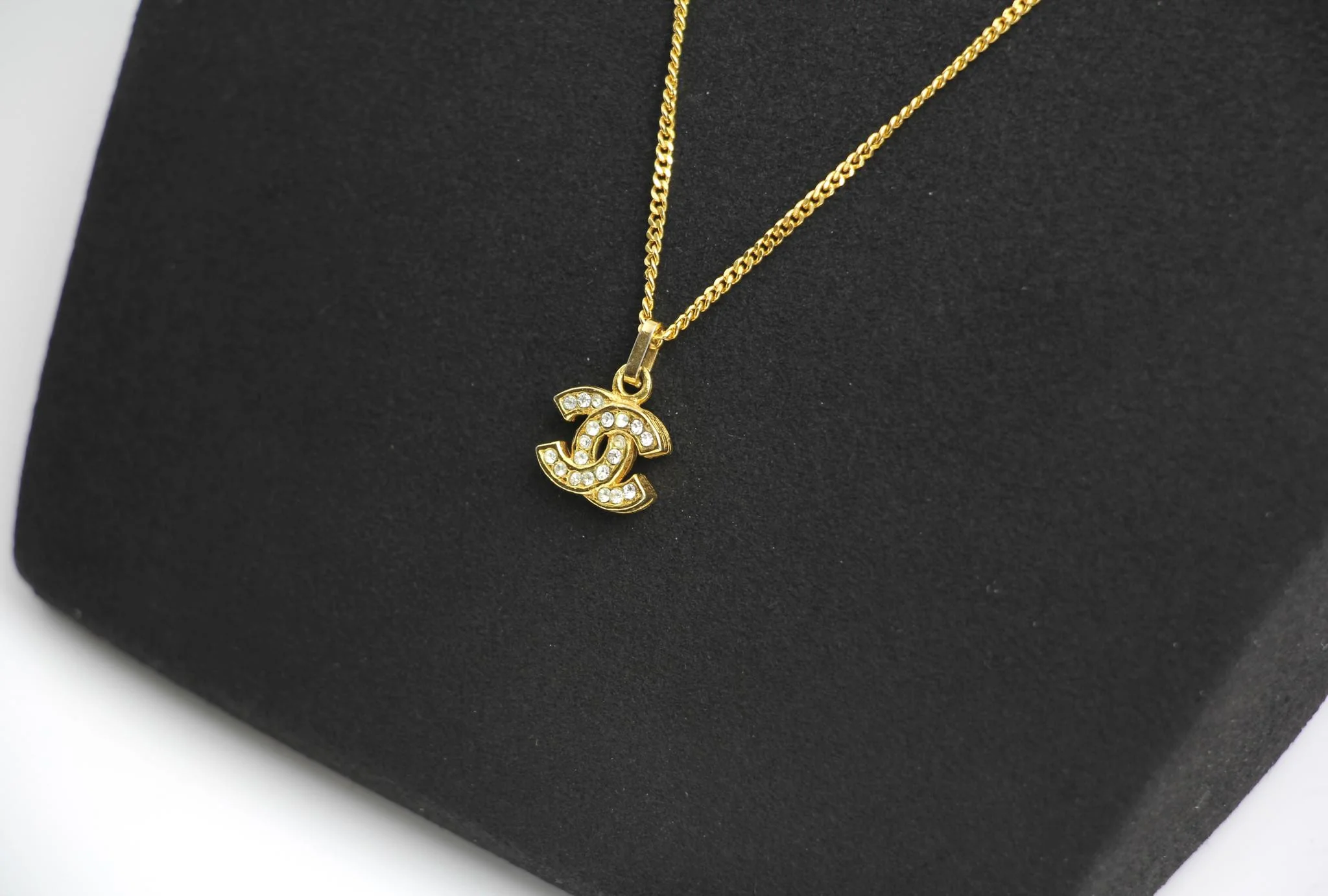Chanel Vintage 83 Years Rhinestone Gold Plated Thin Cc Necklace - Image 3