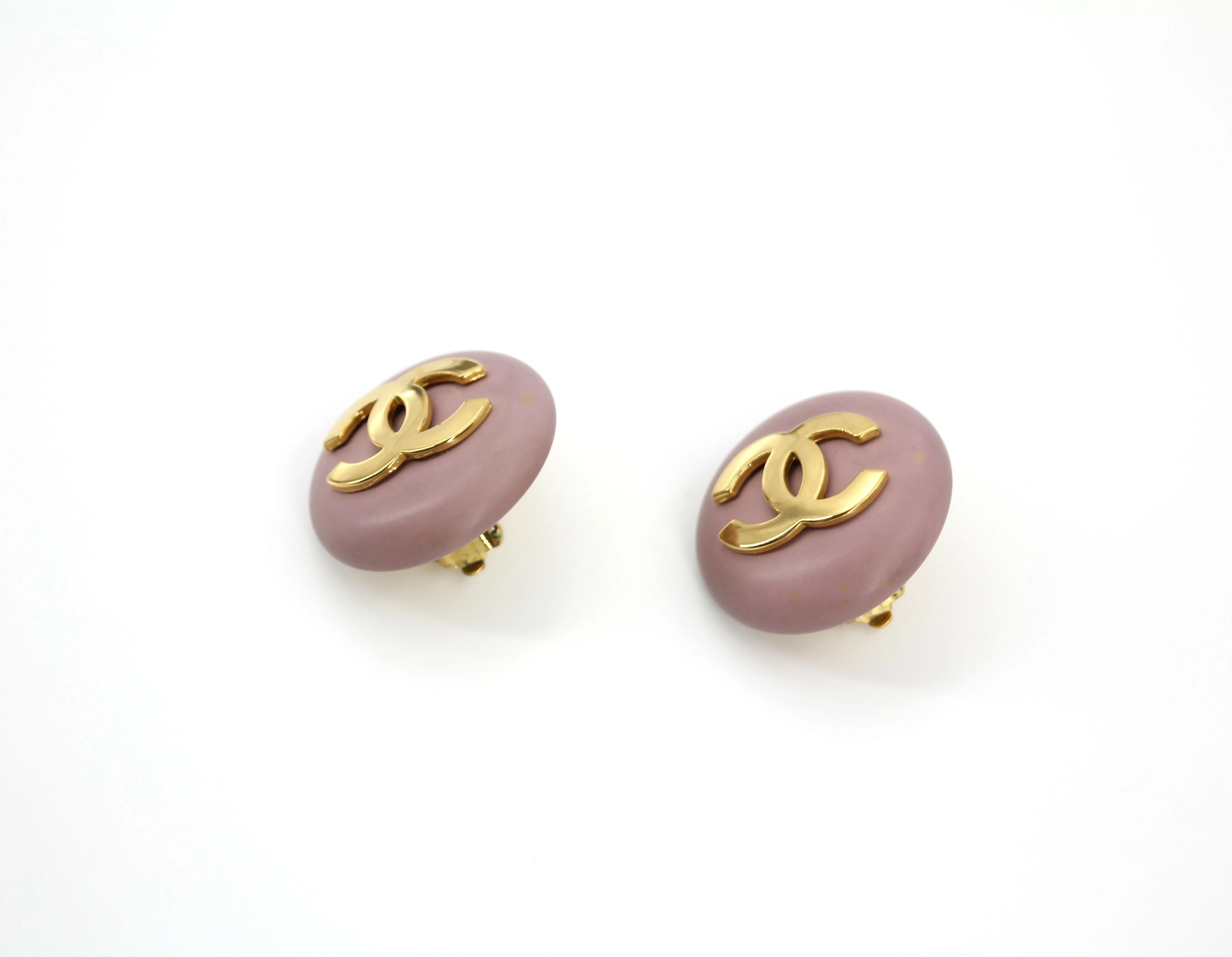 Chanel Vintage 87 Resin Purple Pink CC Logo Large Round Clip-on Earrings - Image 5