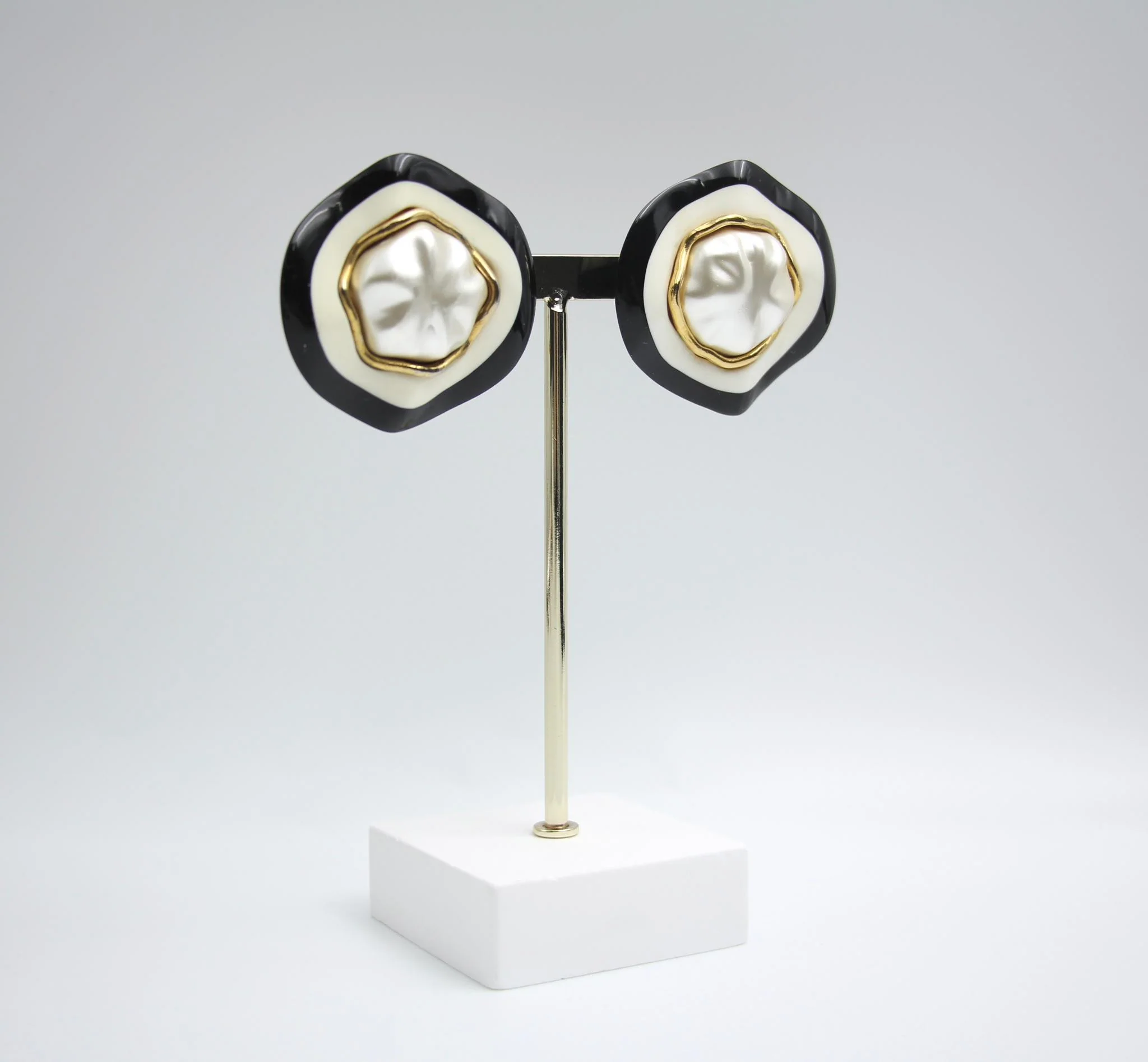 Chanel Vintage 88 Imitation Pearl Resin Sun Egg Earrings - Image 2