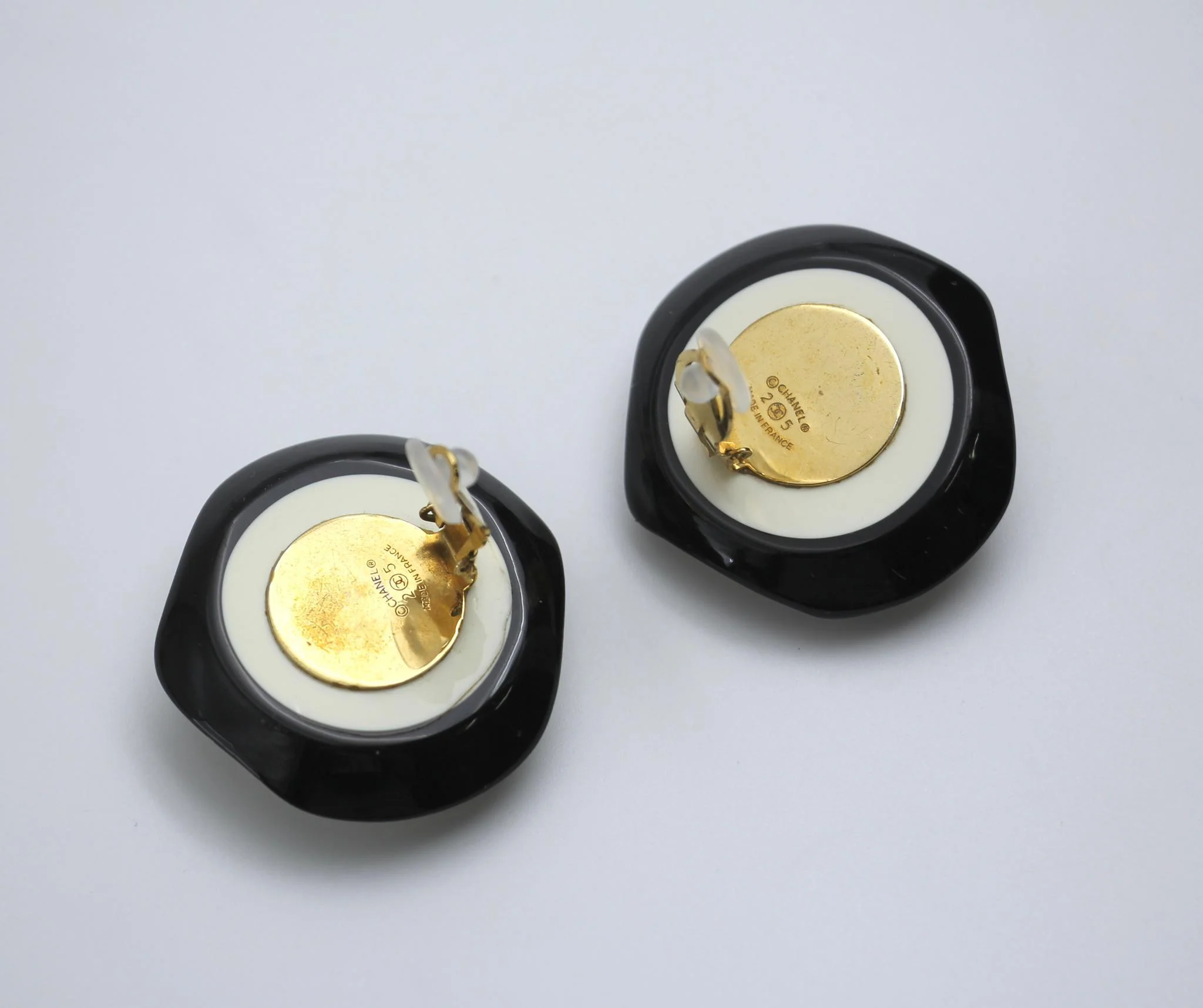 Chanel Vintage 88 Imitation Pearl Resin Sun Egg Earrings - Image 8