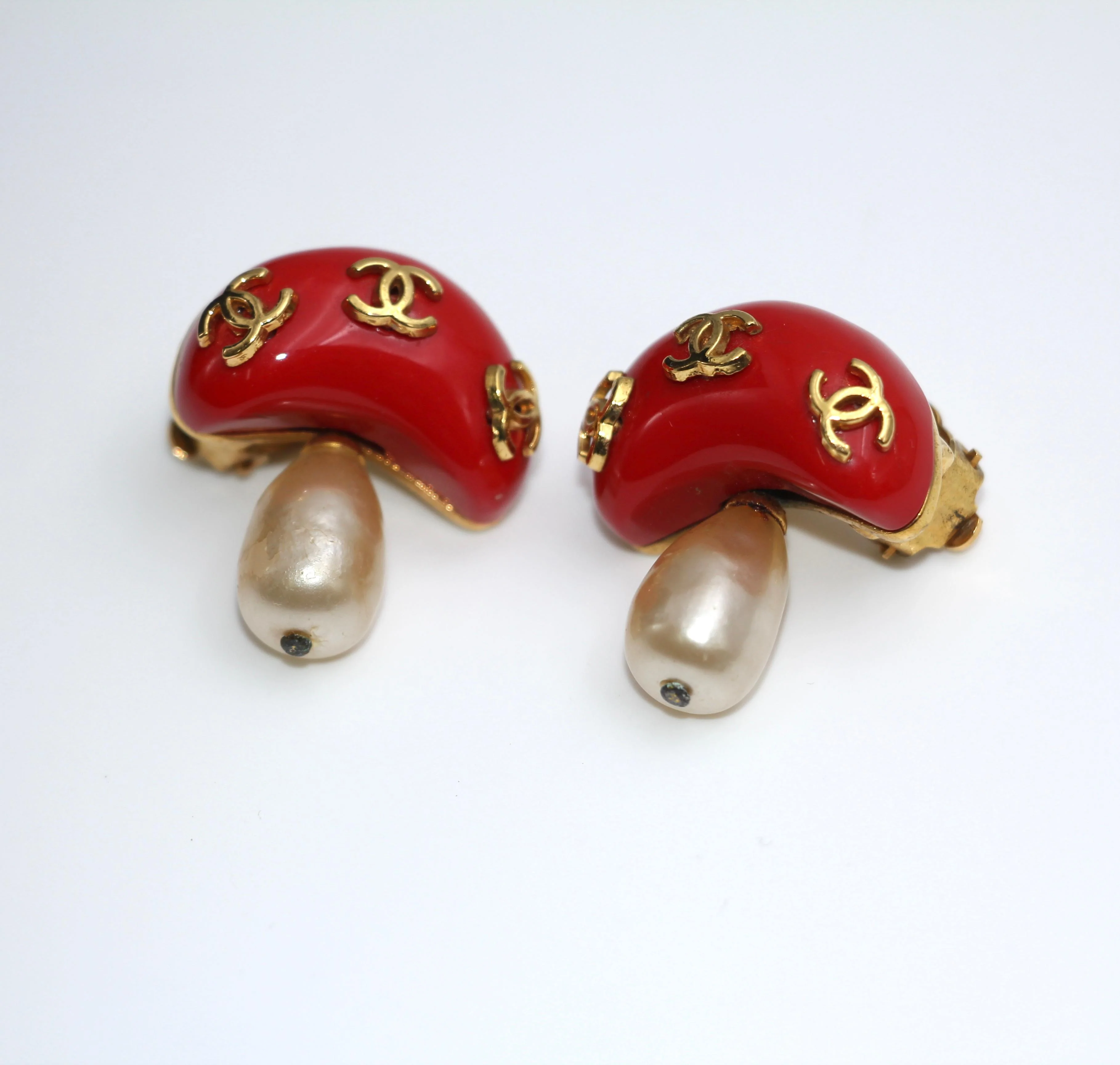 Chanel Vintage 91 Imitation Pearl Resin Red Mushroom Clip-On Earrings