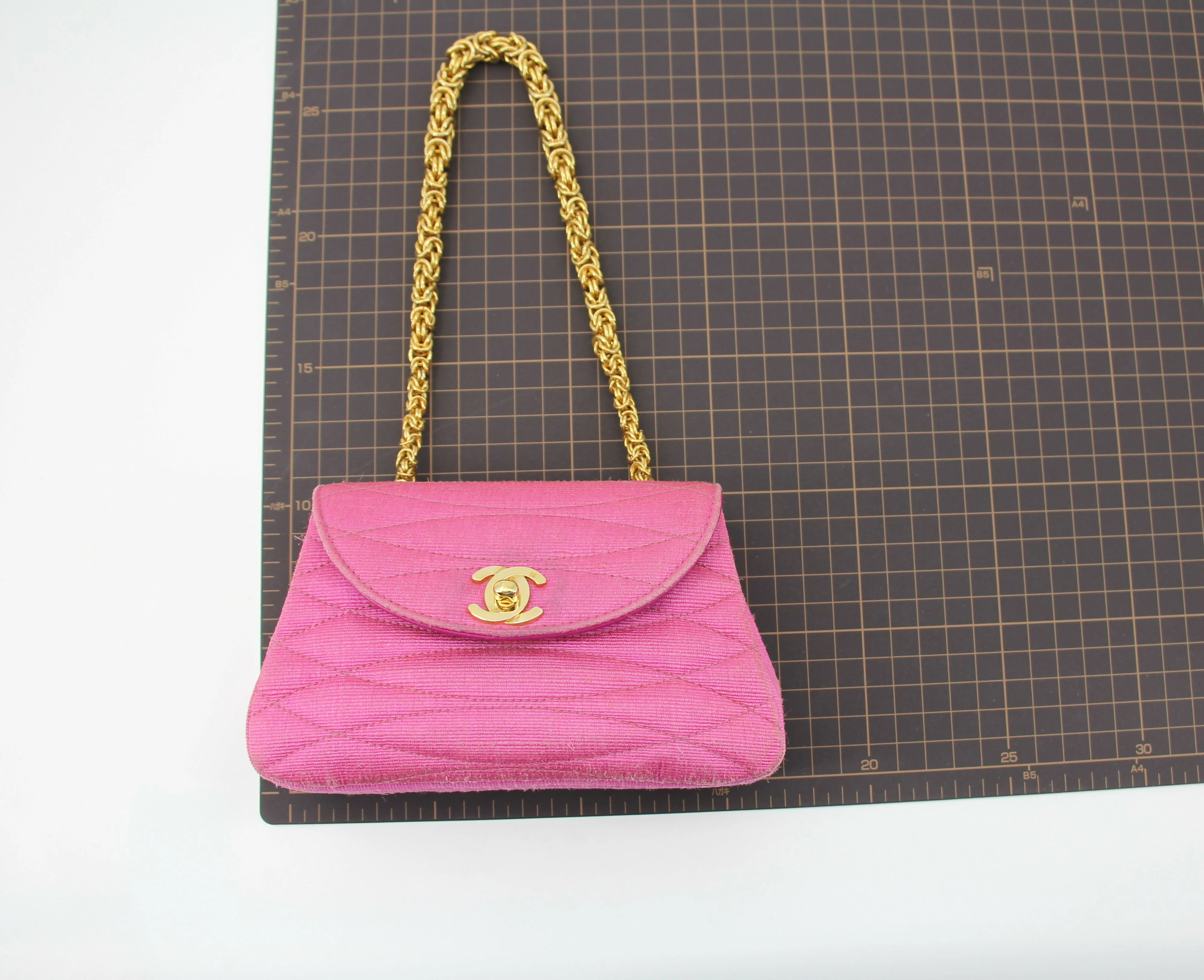 Chanel Vintage 92 Canvas Purple Pink Quilted Chain Crossbody Bag - Image 10