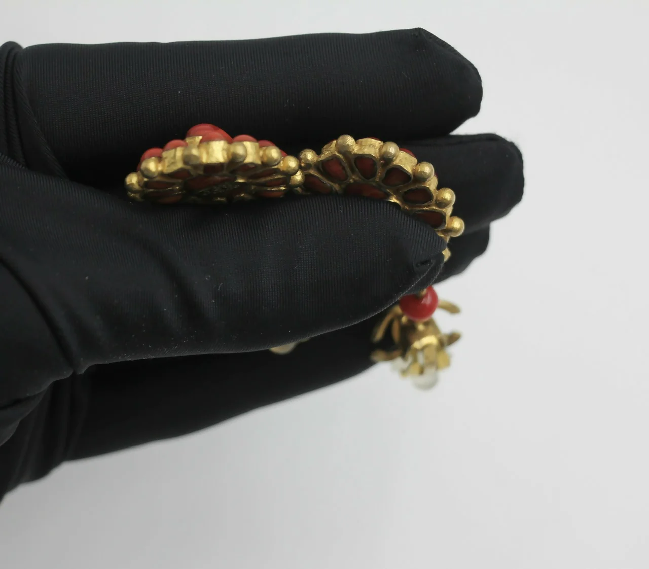 Chanel Vintage 93A Gripoix Gold-plated Red Dangle Clip-on Earrings - Image 5