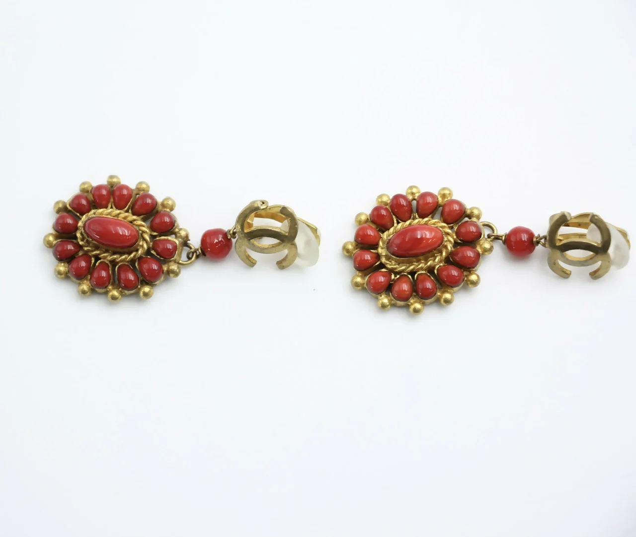 Chanel Vintage 93A Gripoix Gold-plated Red Dangle Clip-on Earrings - Image 6