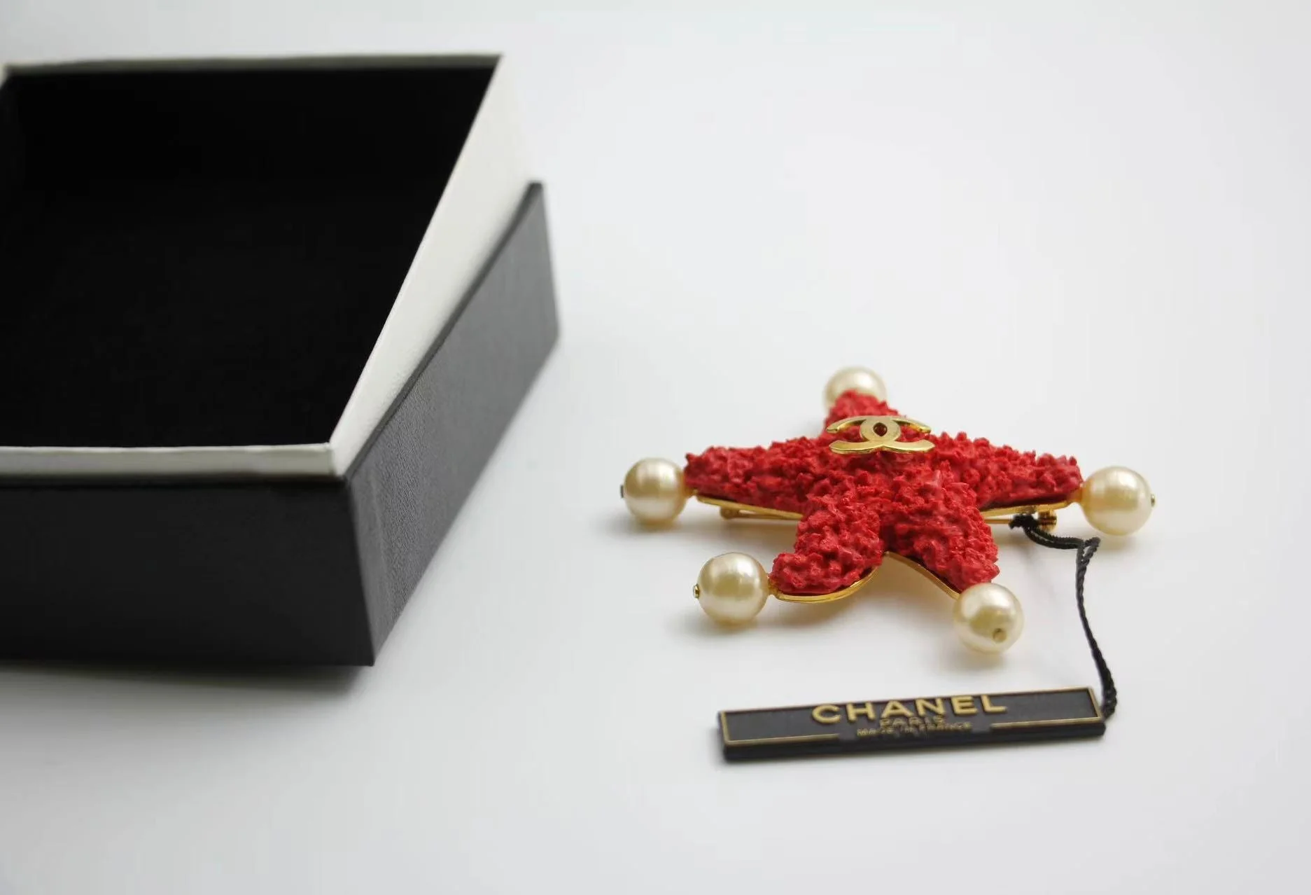 Chanel Vintage 93C Red Lava Imitation Pearls Gold Plated Brass Cc Starfish Brooc - Image 3