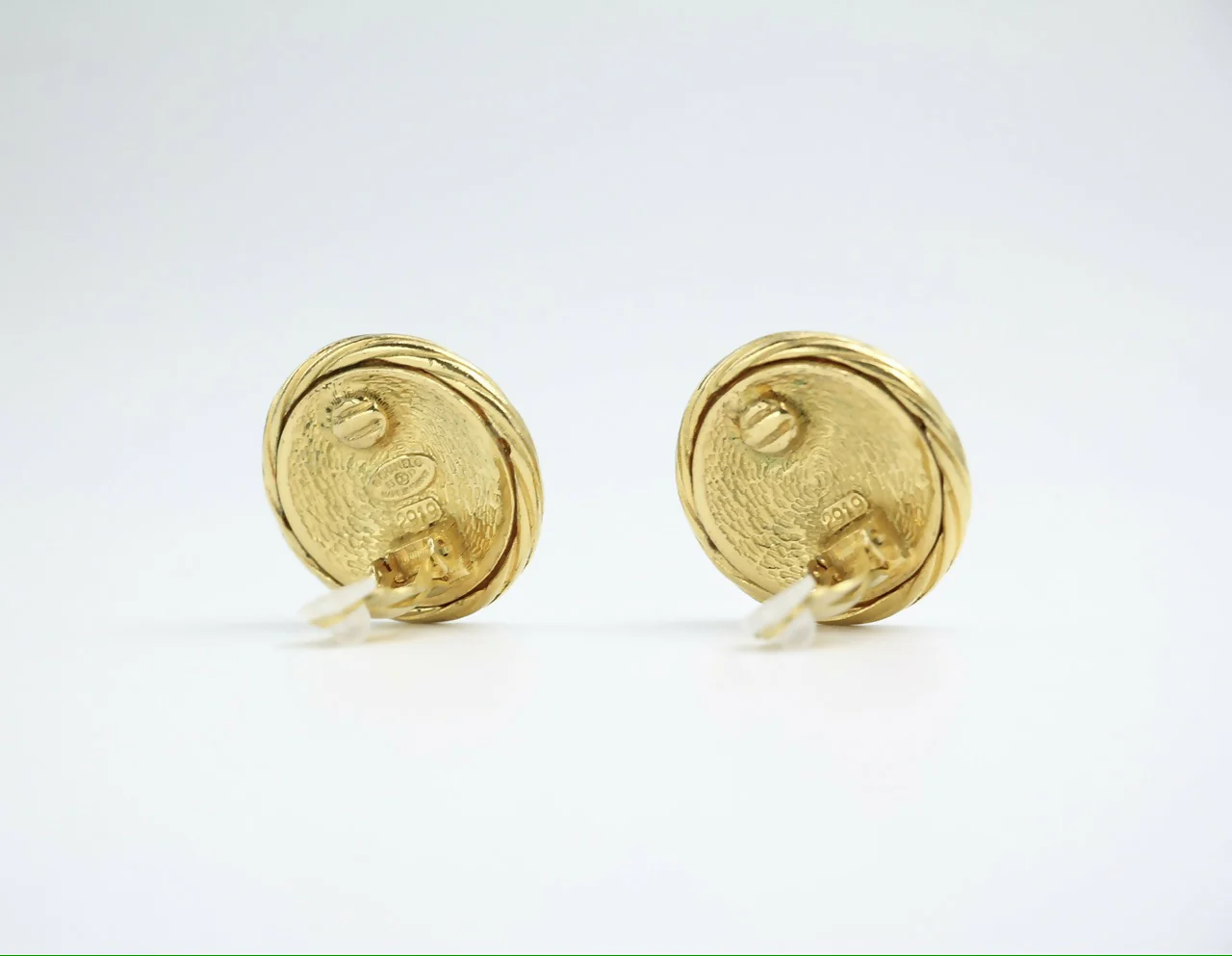 Chanel Vintage 93P Gold Plated Button Gold Clip-on Earrings - Image 2
