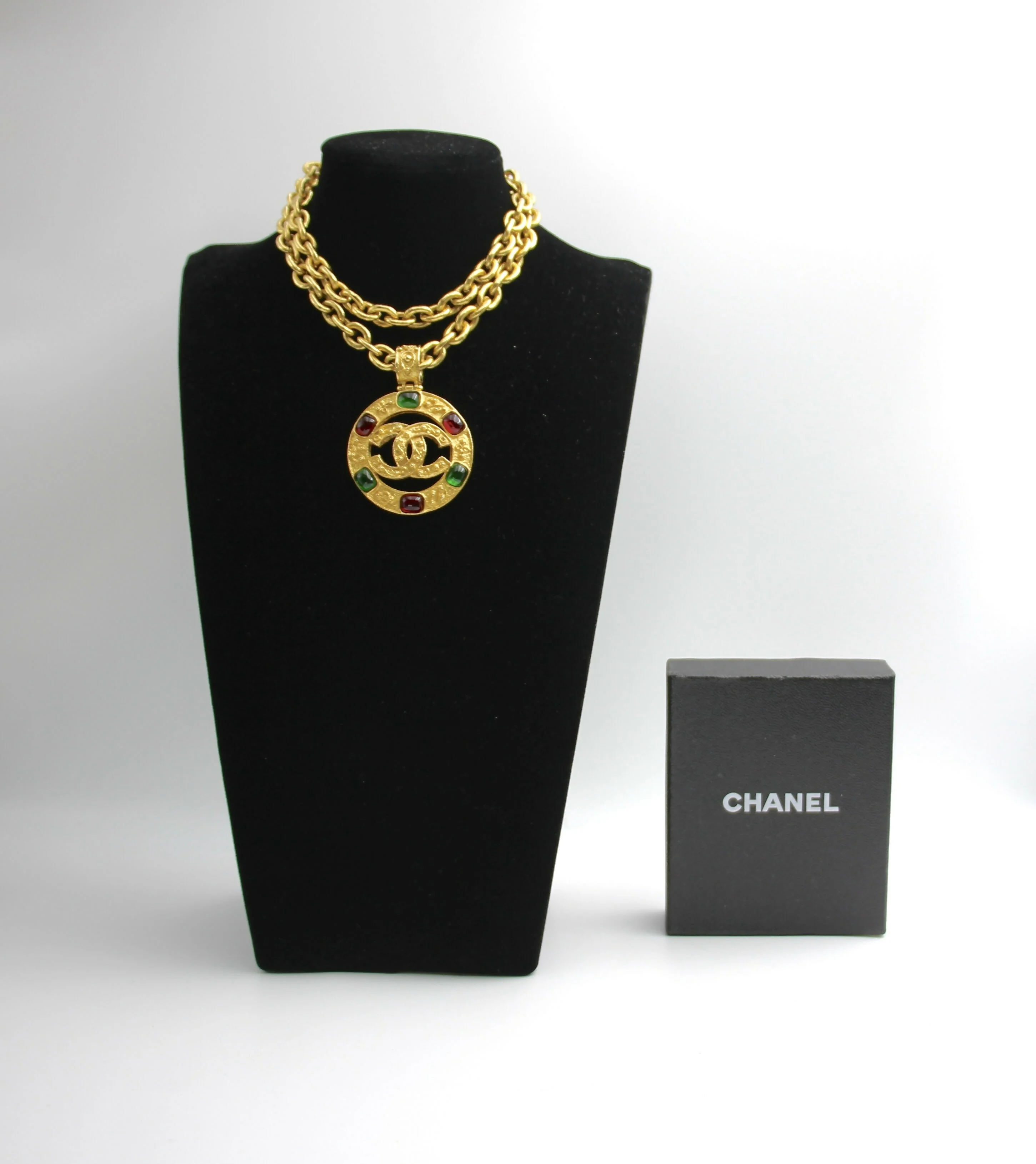 Chanel Vintage 94A Grapevine Gold Plated Medal Long Necklace