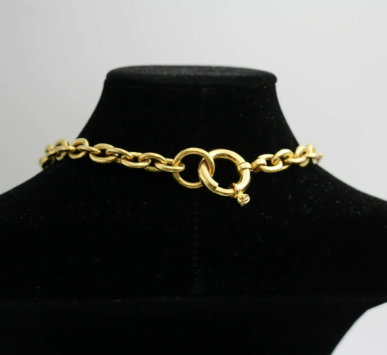Chanel Vintage 94A Grapevine Gold Plated Medal Long Necklace - Image 3