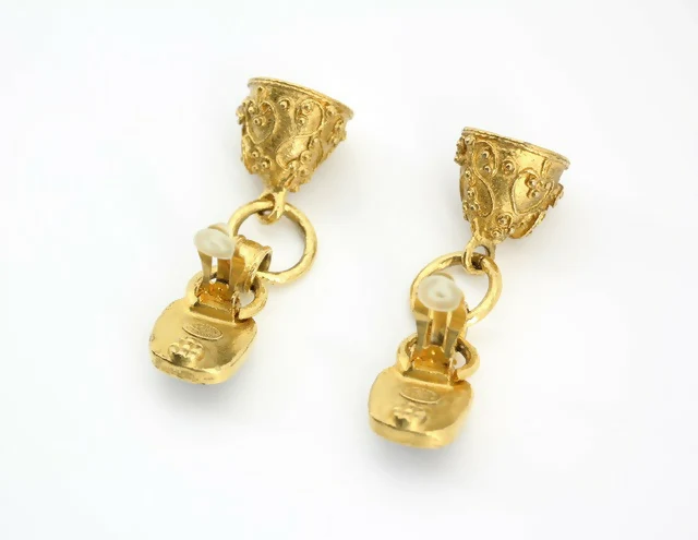 Chanel Vintage 94A Grapevine Gold-plated Red Bell Clip-on Earrings - Image 8