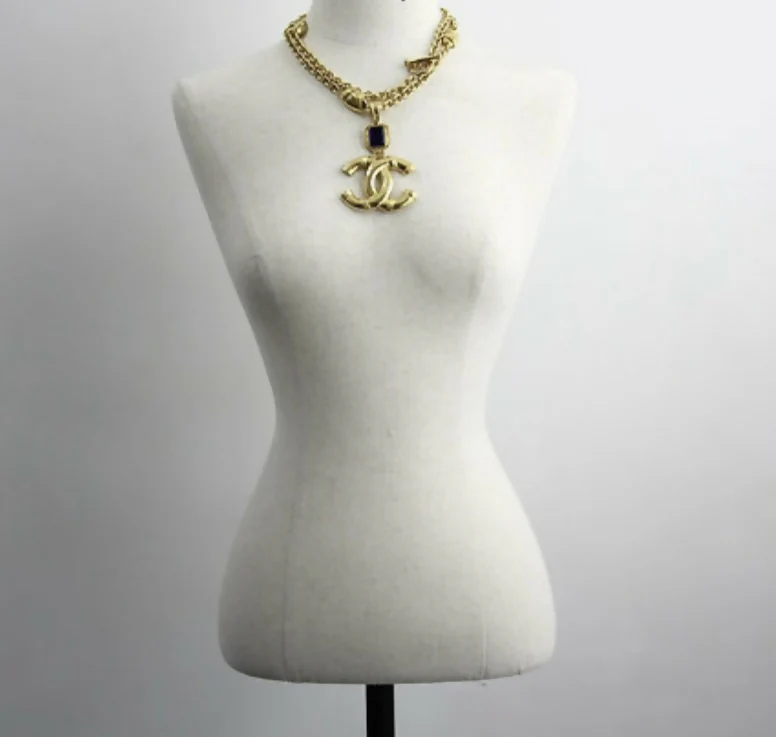 Chanel Vintage 94A Gripoix Blue Gold-plated Necklace - Image 3
