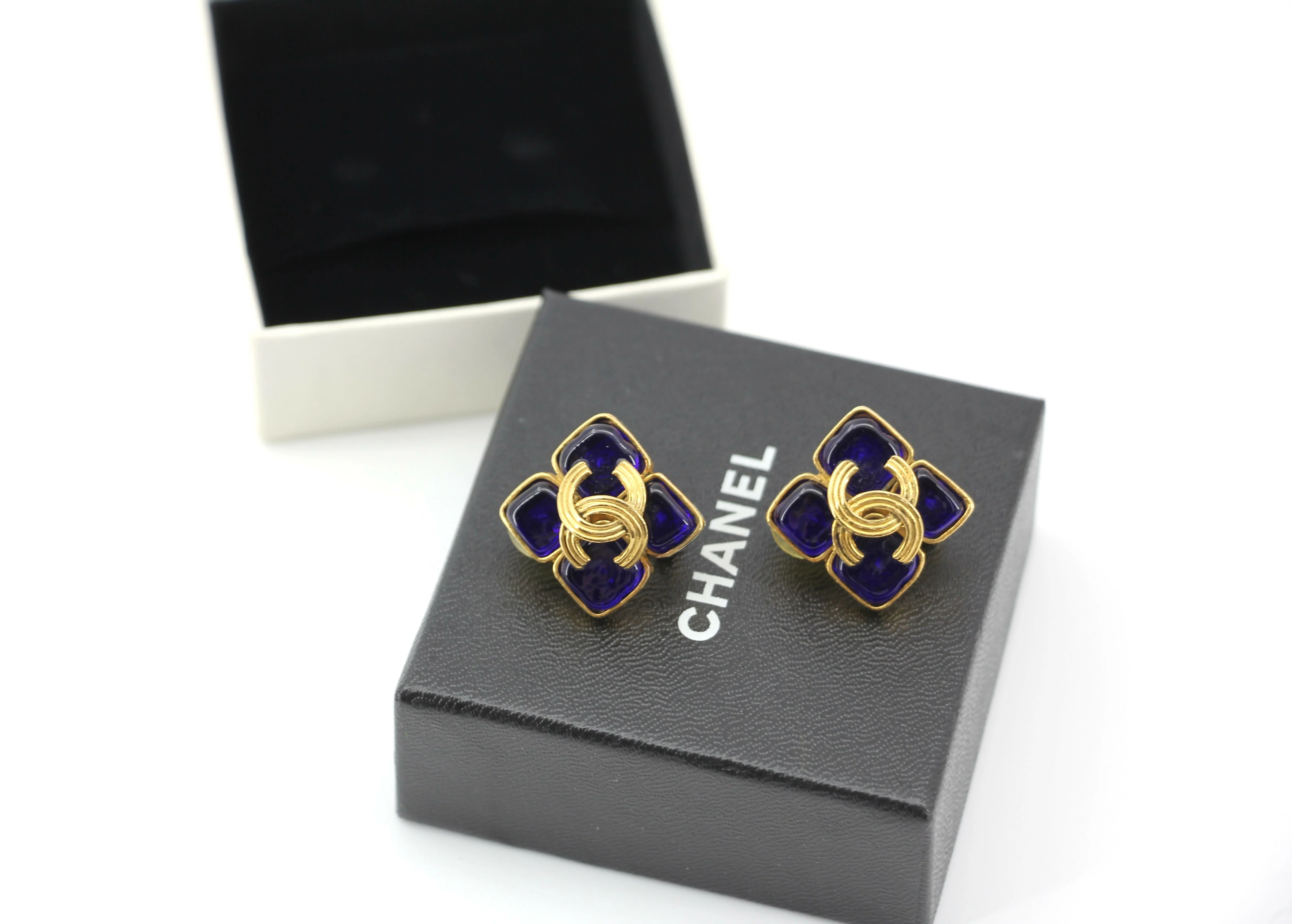 Chanel Vintage 94A Gripoix Gold-plated Rhombus Dark Blue Clip-on Earrings