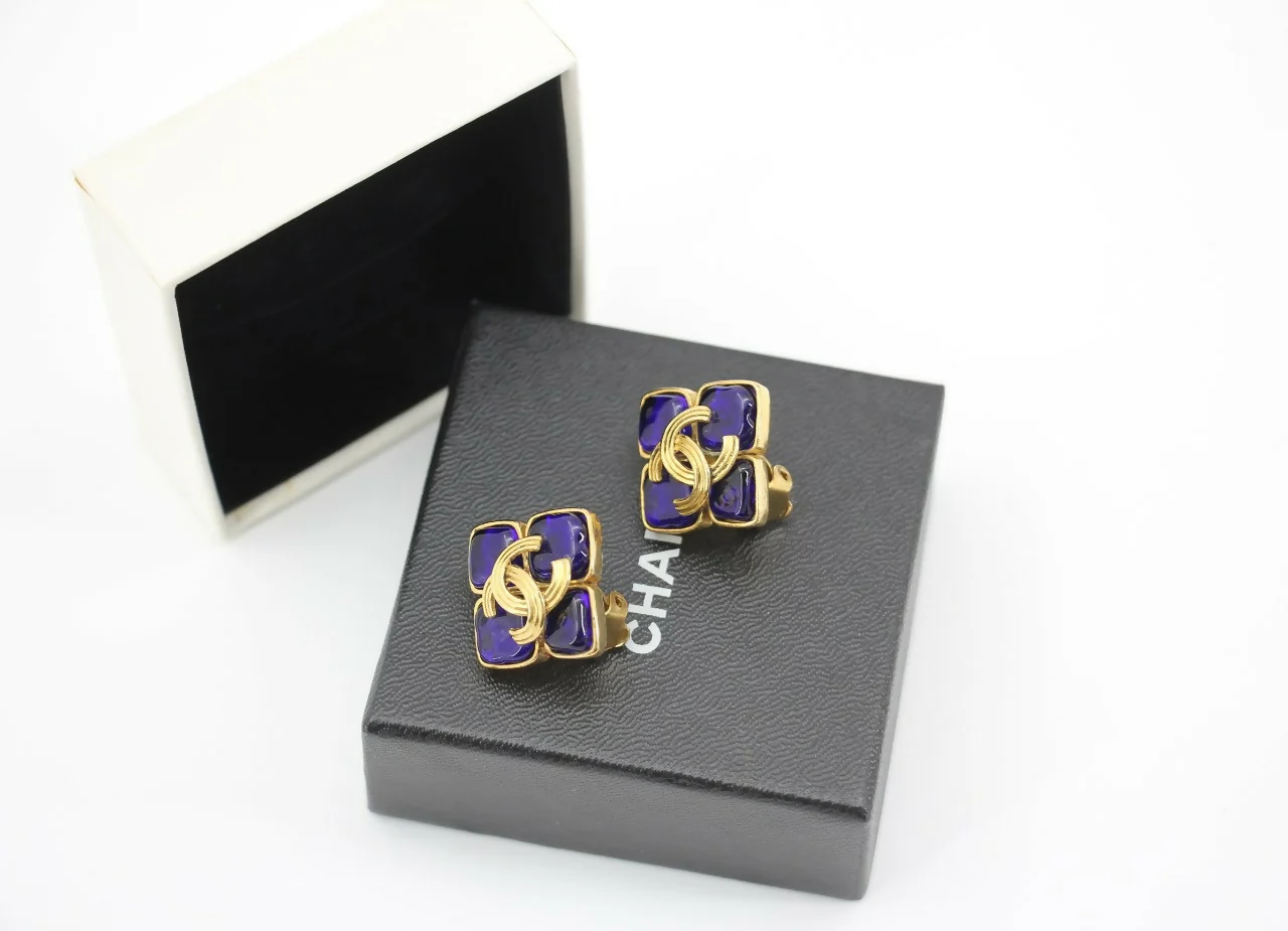 Chanel Vintage 94A Gripoix Gold-plated Rhombus Dark Blue Clip-on Earrings - Image 7