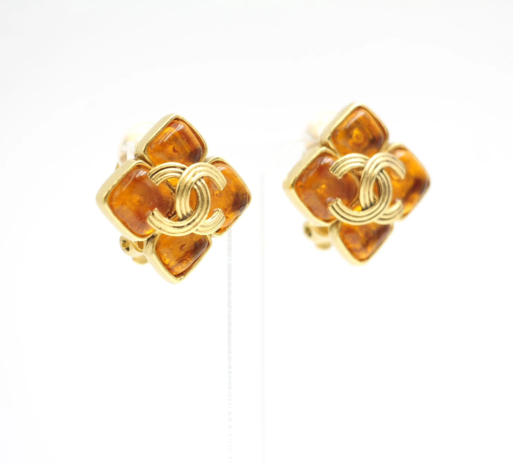 Chanel Vintage 94A Orange Glass Gold-Plated Rhombus Cc Earrings - Image 7