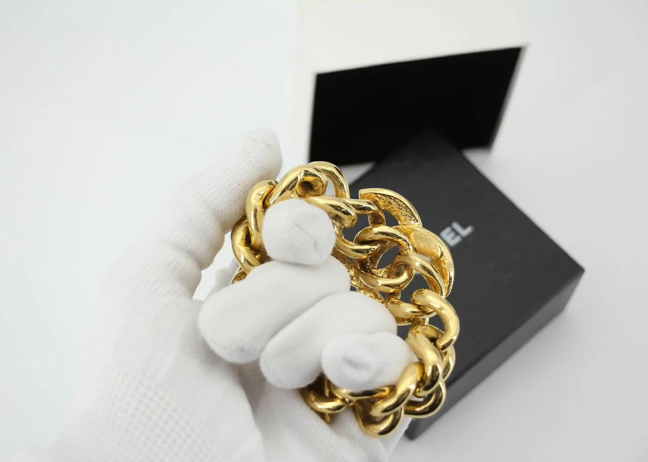 Chanel Vintage 94P Gold-plated CC Wave Rotating Lock Bracelet - Image 4