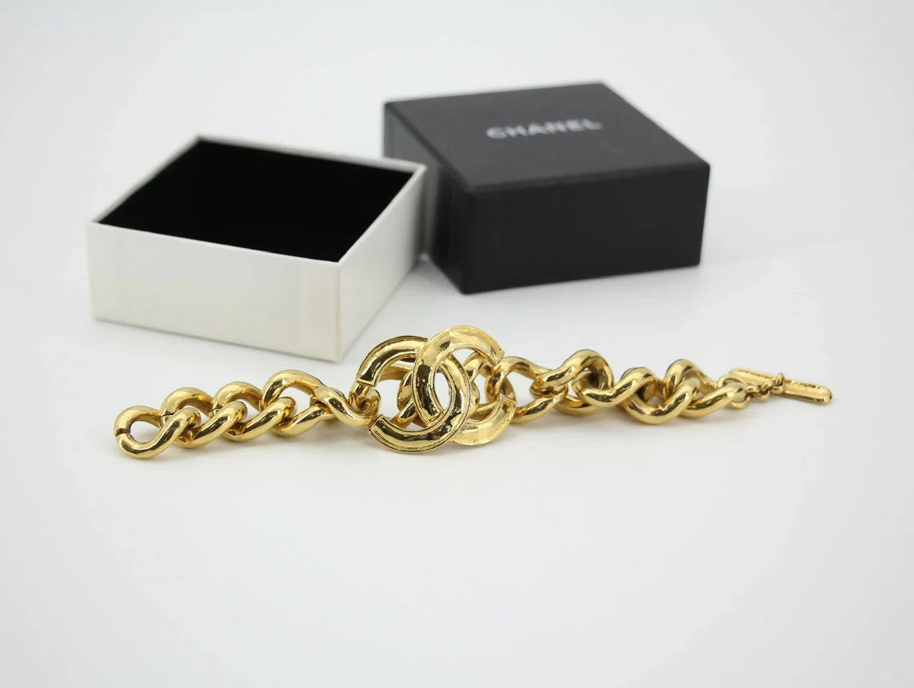 Chanel Vintage 94P Gold-plated CC Wave Rotating Lock Bracelet - Image 6